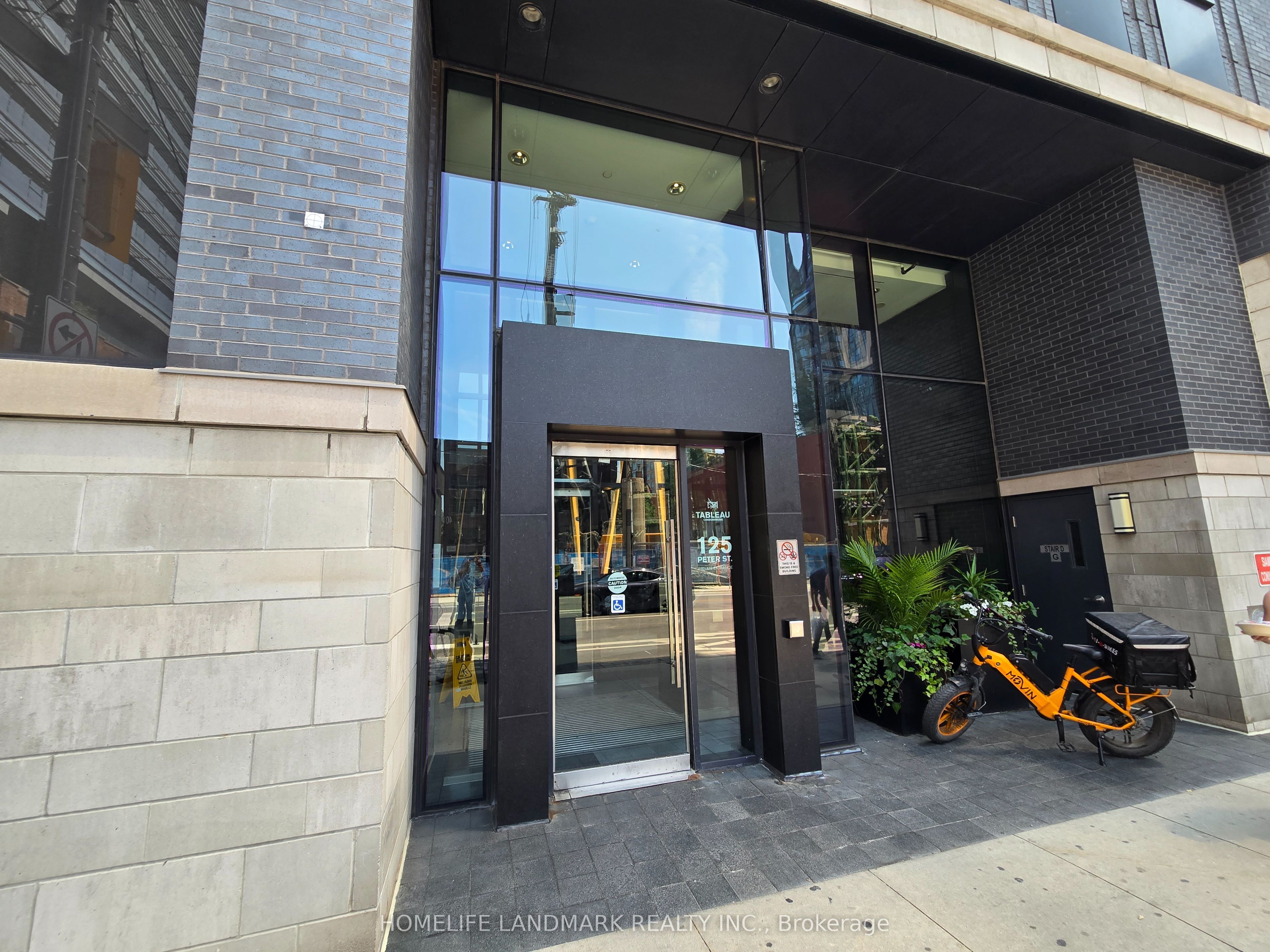 125 Peter Street 2610, Toronto, ON M5V 0M2 photo 4