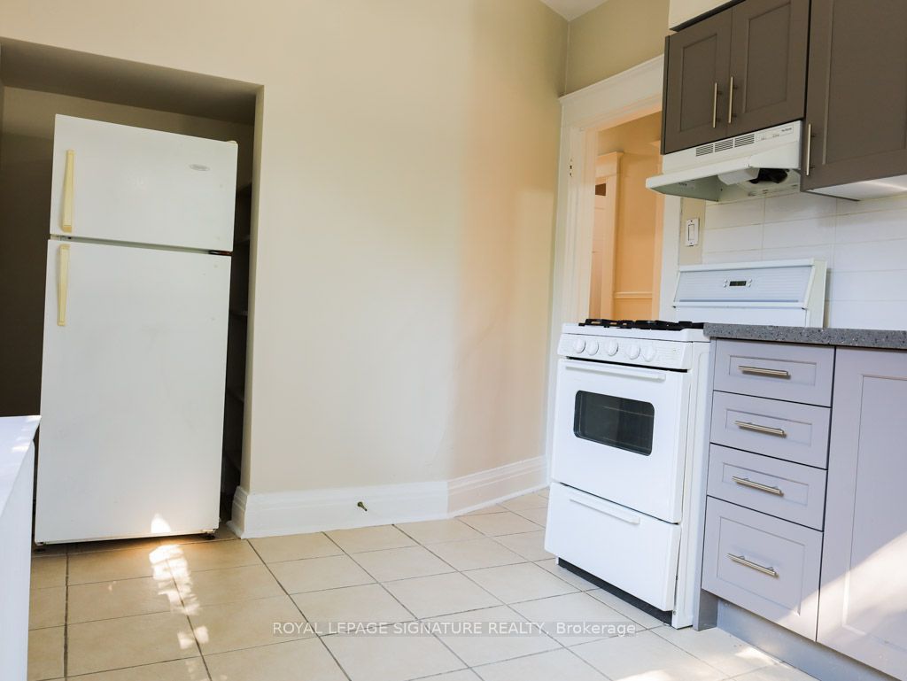 111 Northcliffe Boulevard All Inclusive Upper, Toronto, ON M6E 3K5 photo 4