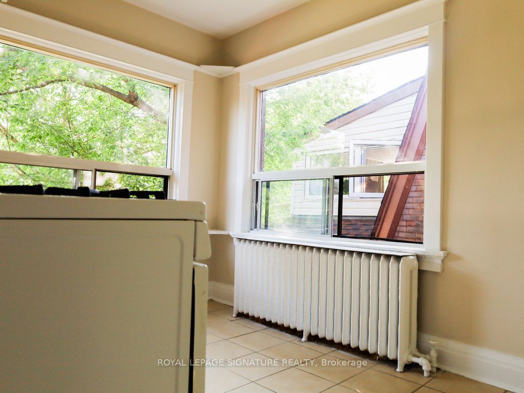 111 Northcliffe Boulevard All Inclusive Upper, Toronto, ON M6E 3K5 photo 5