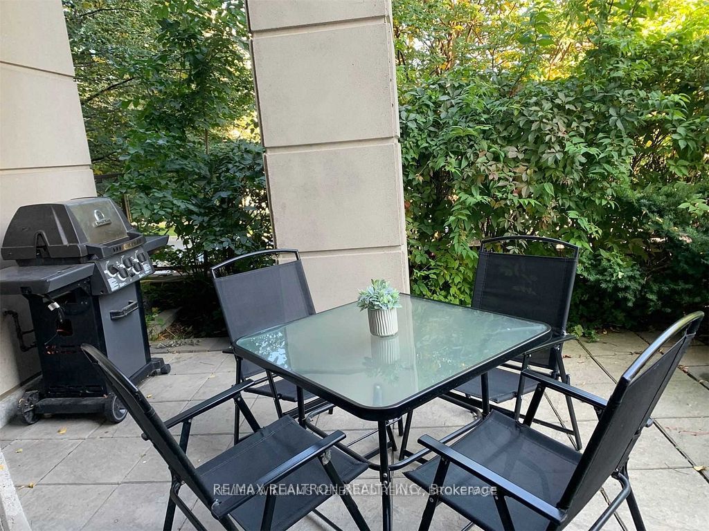 80 Harrison Garden Boulevard 116, Toronto, ON M2N 7E3