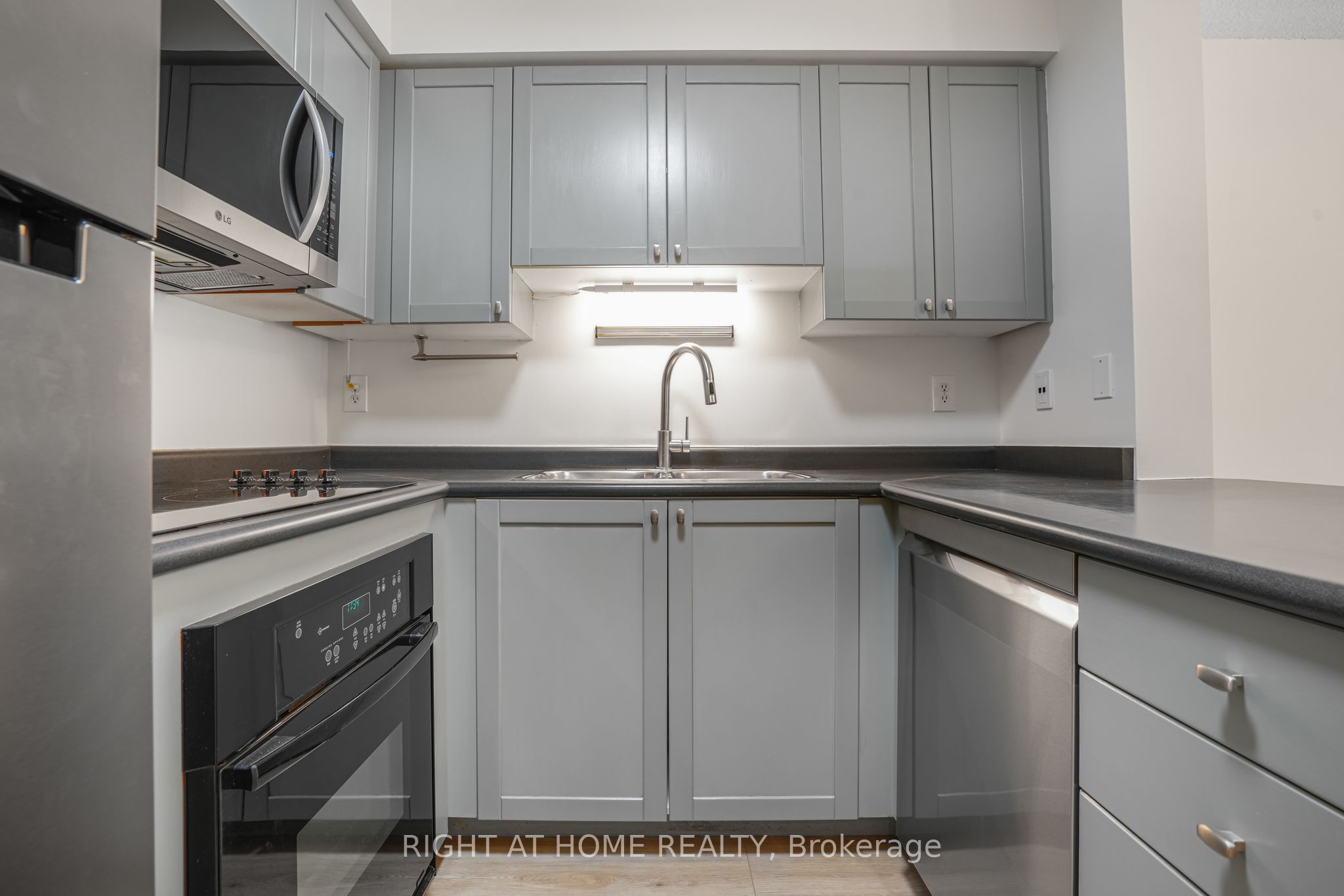 1000 King Street W 220, Toronto, ON M6K 3N1