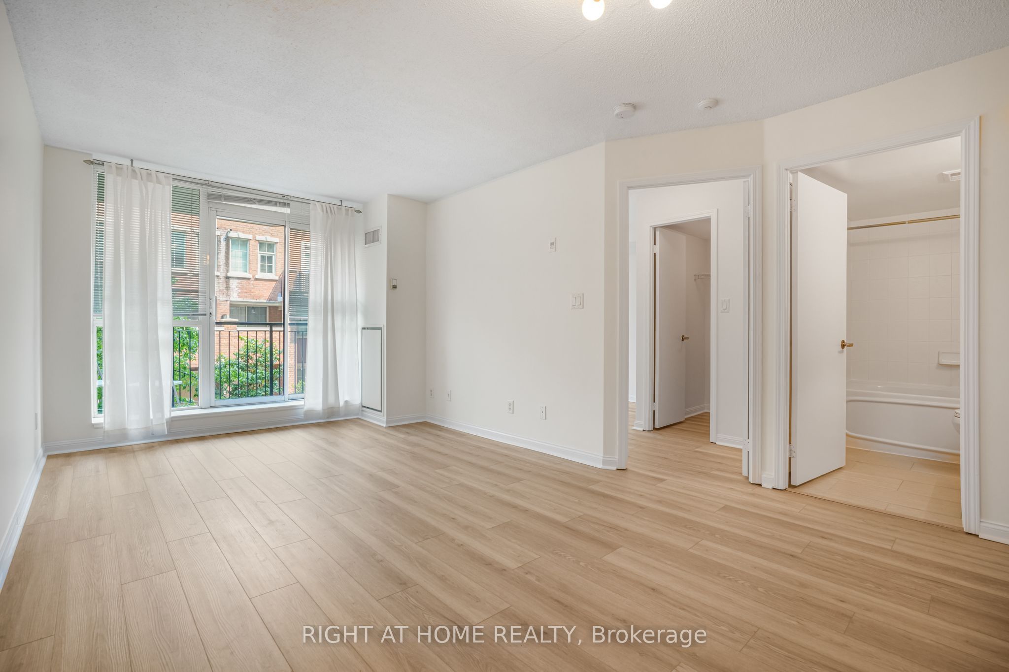 1000 King Street W 220, Toronto, ON M6K 3N1 photo 2