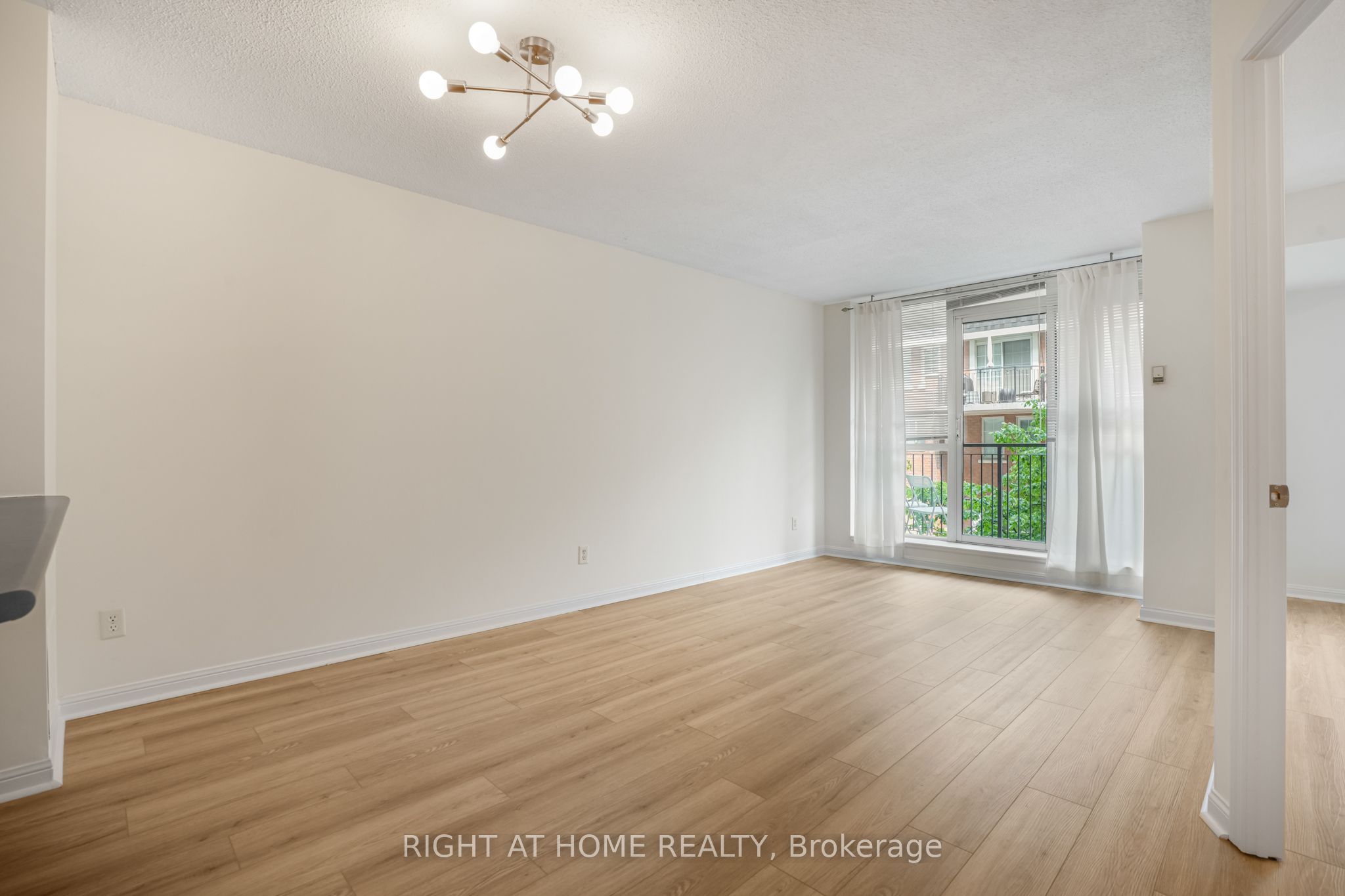 1000 King Street W 220, Toronto, ON M6K 3N1 photo 3