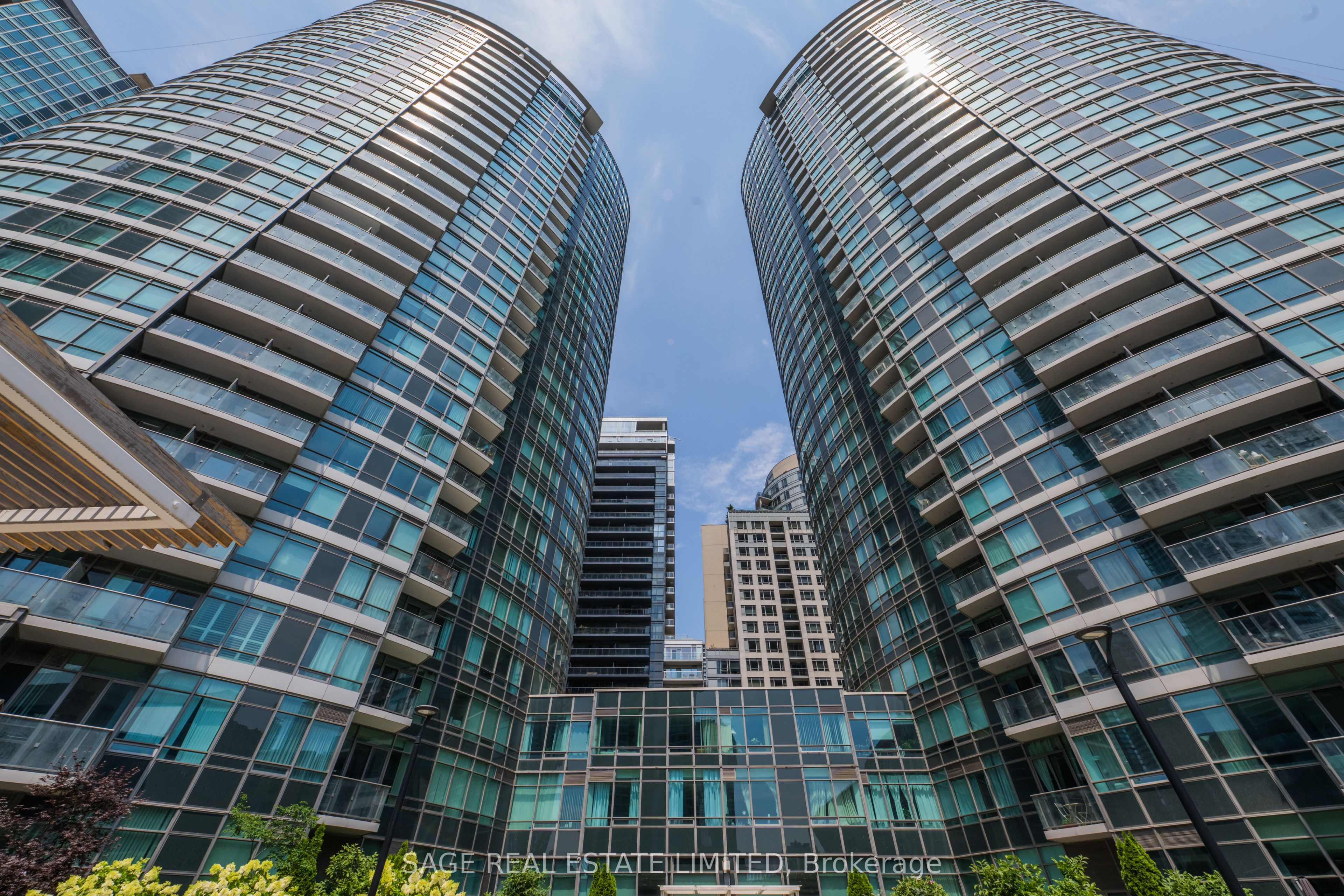 373 Front Street W 208, Toronto, ON M5V 3R7 photo 3
