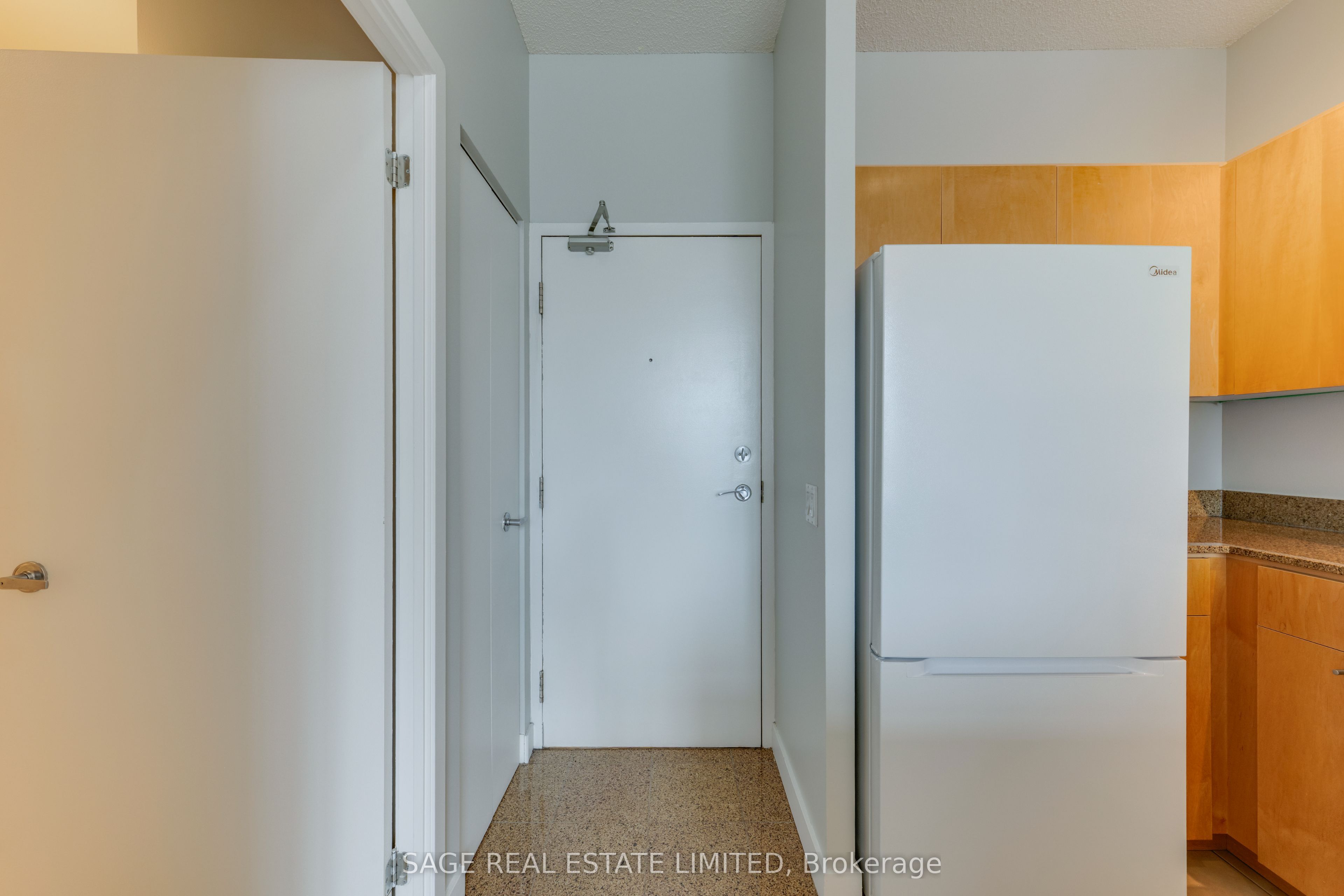 373 Front Street W 208, Toronto, ON M5V 3R7 photo 5