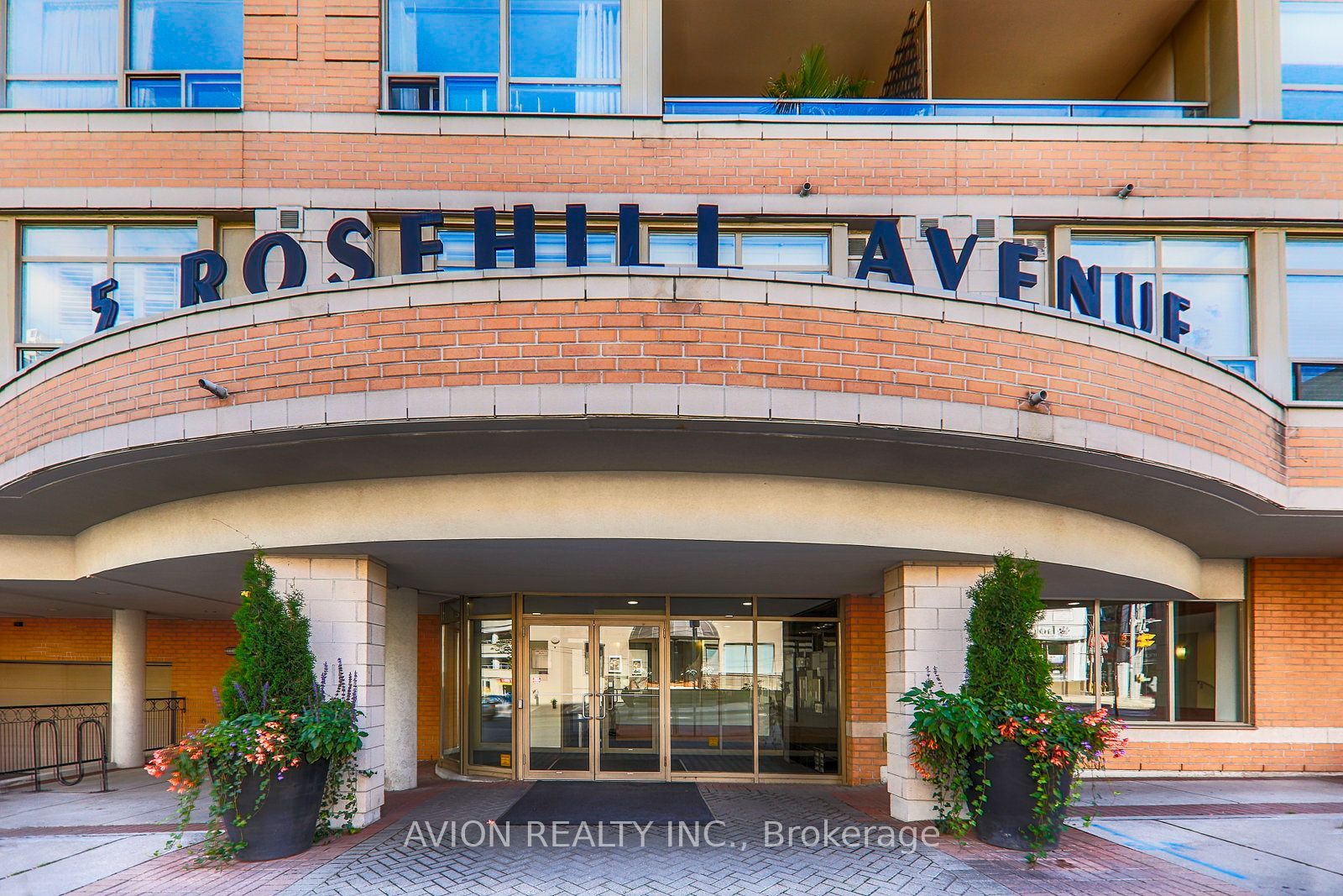 5 Rosehill Avenue 515, Toronto, ON M4T 3A6