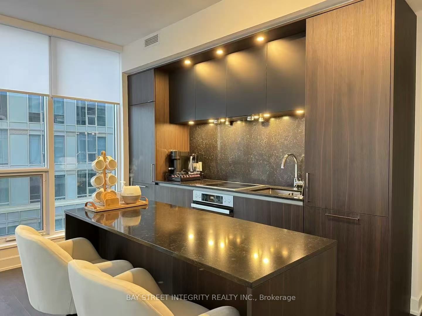 15 Mercer Street 2102, Toronto, ON M5V 0T8