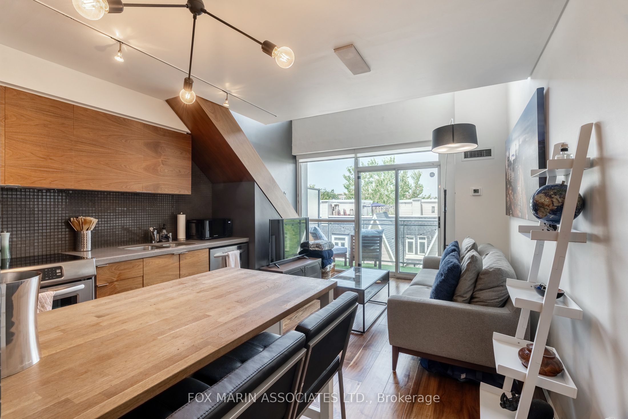 954 King Street W 517, Toronto, ON M6K 3L9