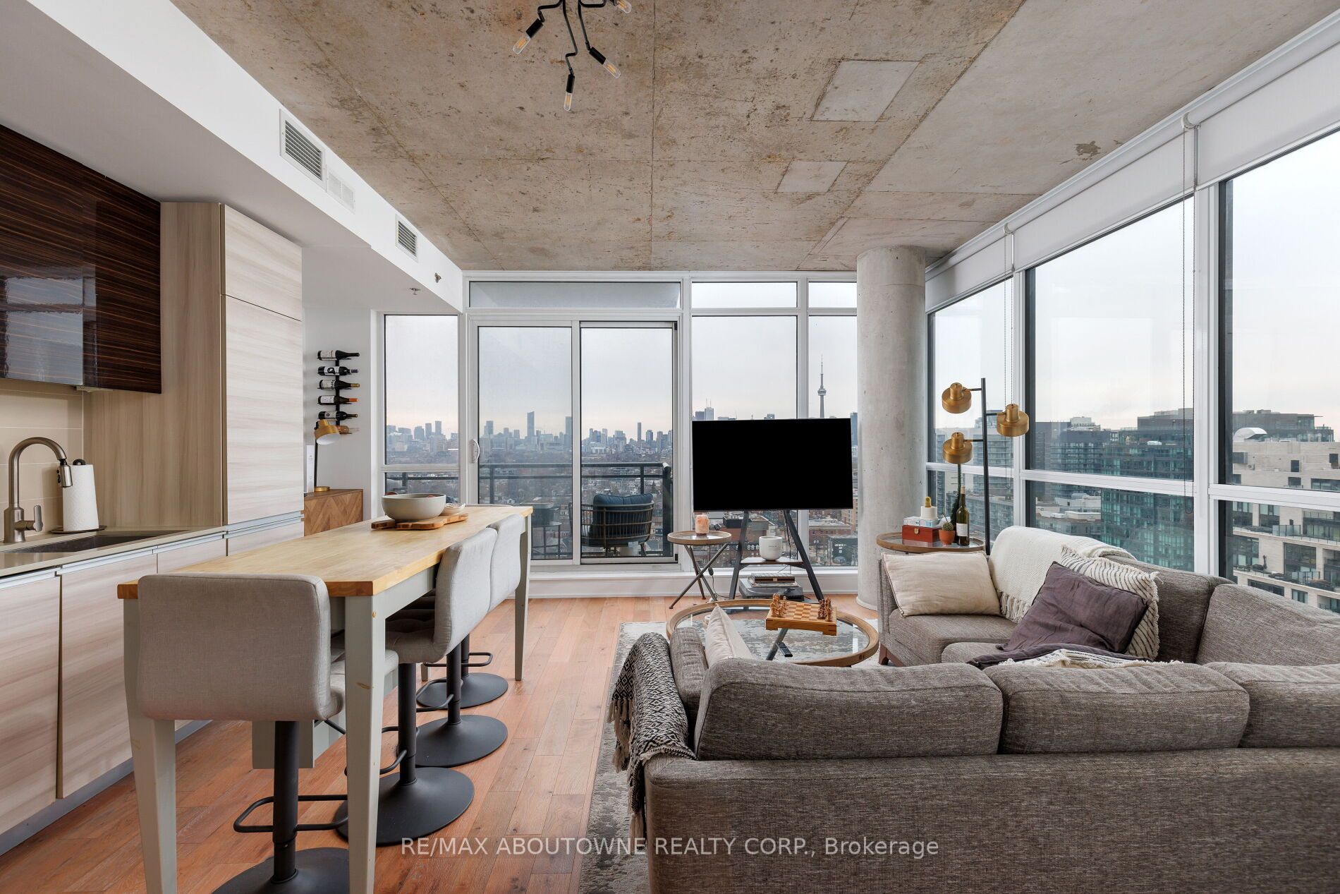 20 Minowan Miikan Lane 1804, Toronto, ON M6J 0E5