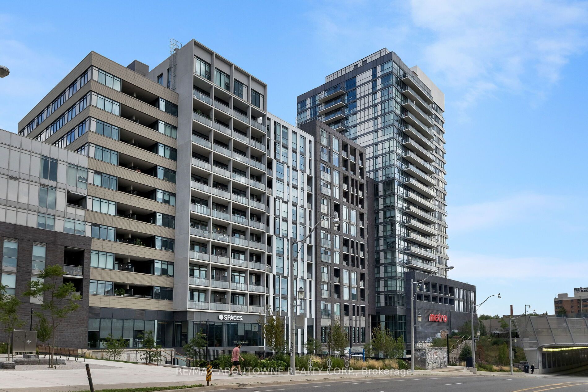 20 Minowan Miikan Lane 1804, Toronto, ON M6J 0E5 photo 4