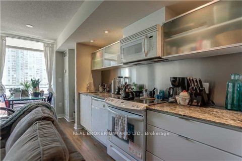 4K Spadina Avenue 1010, Toronto, ON M5V 3Y9 photo 2
