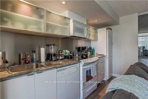 4K Spadina Avenue 1010, Toronto, ON M5V 3Y9 photo 3