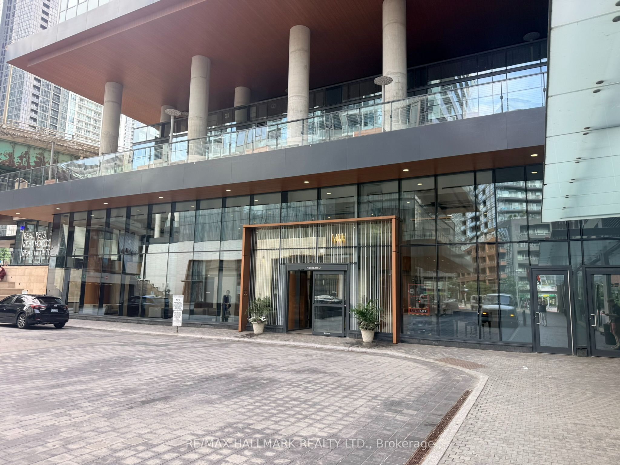 17 Bathurst Street 3206, Toronto, ON M5V 0N1