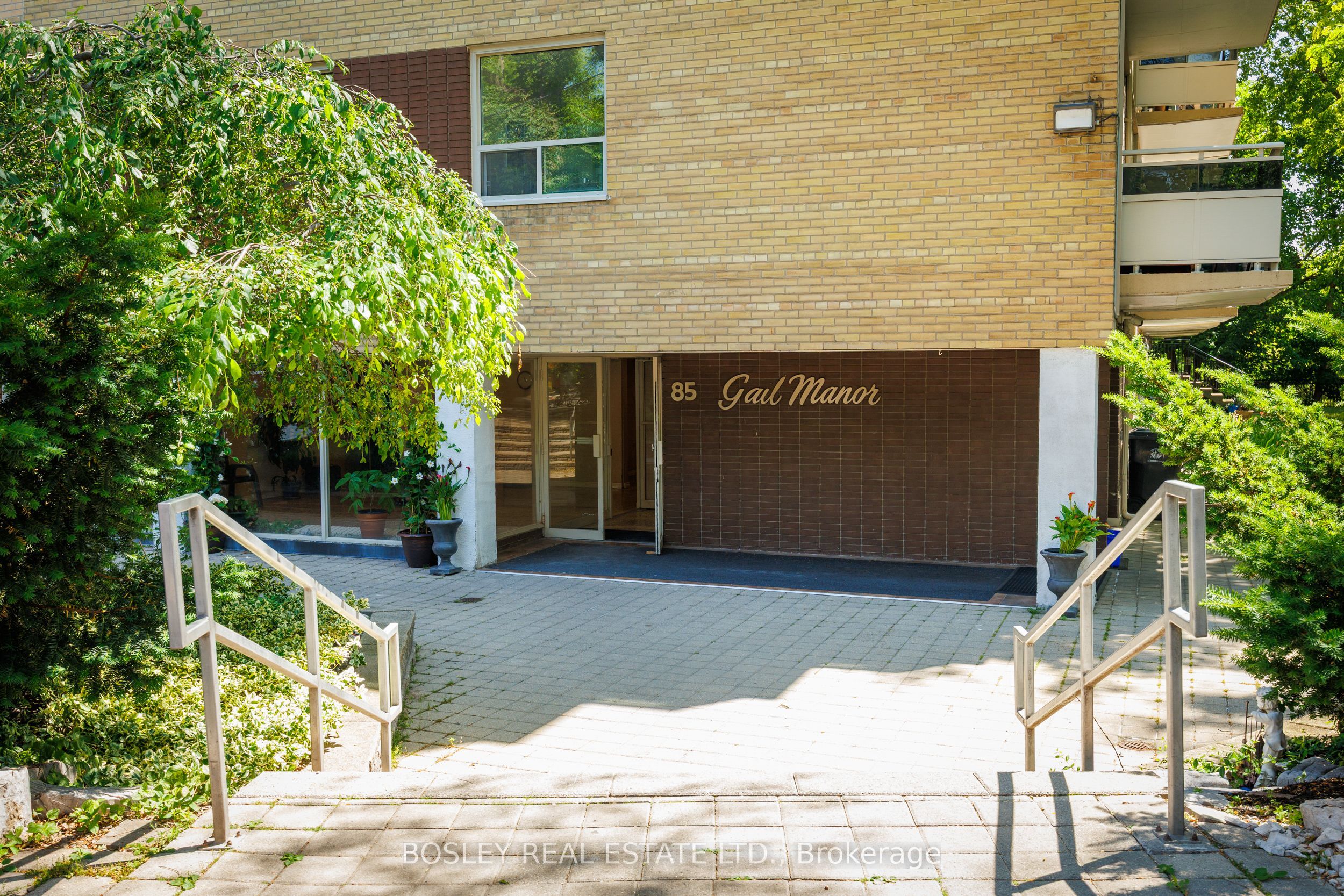 85 Lawton Boulevard 403, Toronto, ON M4V 1Z7 photo 2