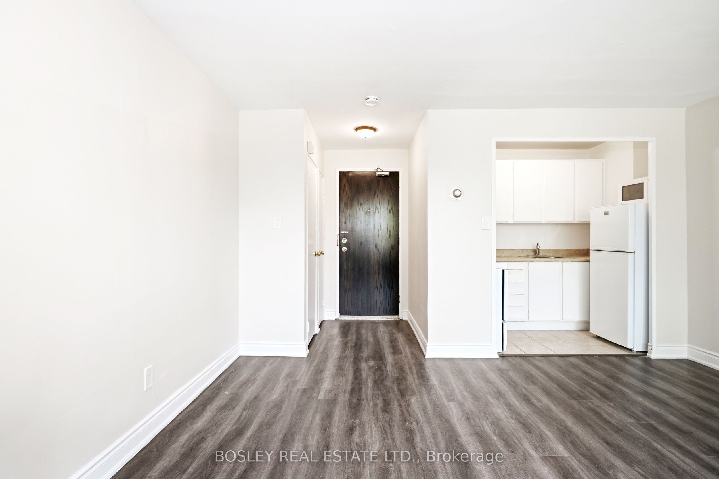 85 Lawton Boulevard 403, Toronto, ON M4V 1Z7 photo 3