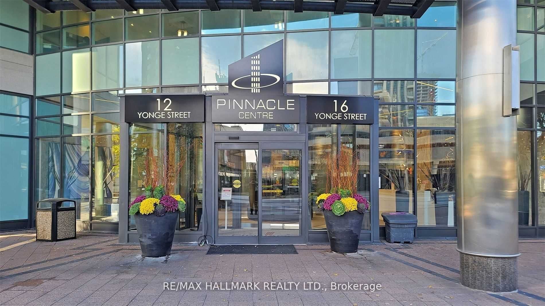 16 Yonge Street 3803, Toronto, ON M5E 2A1 photo 2