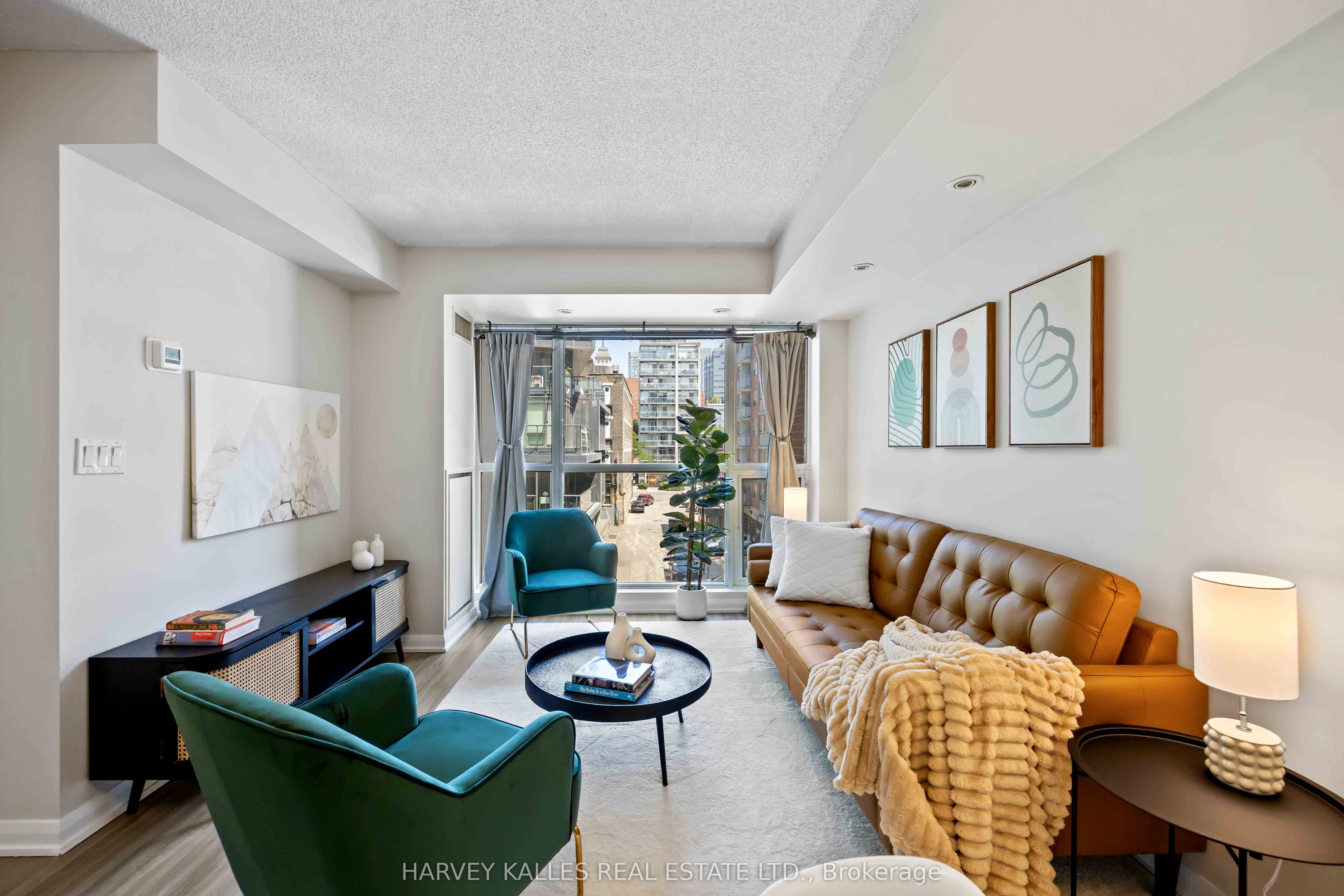 18 Beverley Street 416, Toronto, ON M5T 3L2
