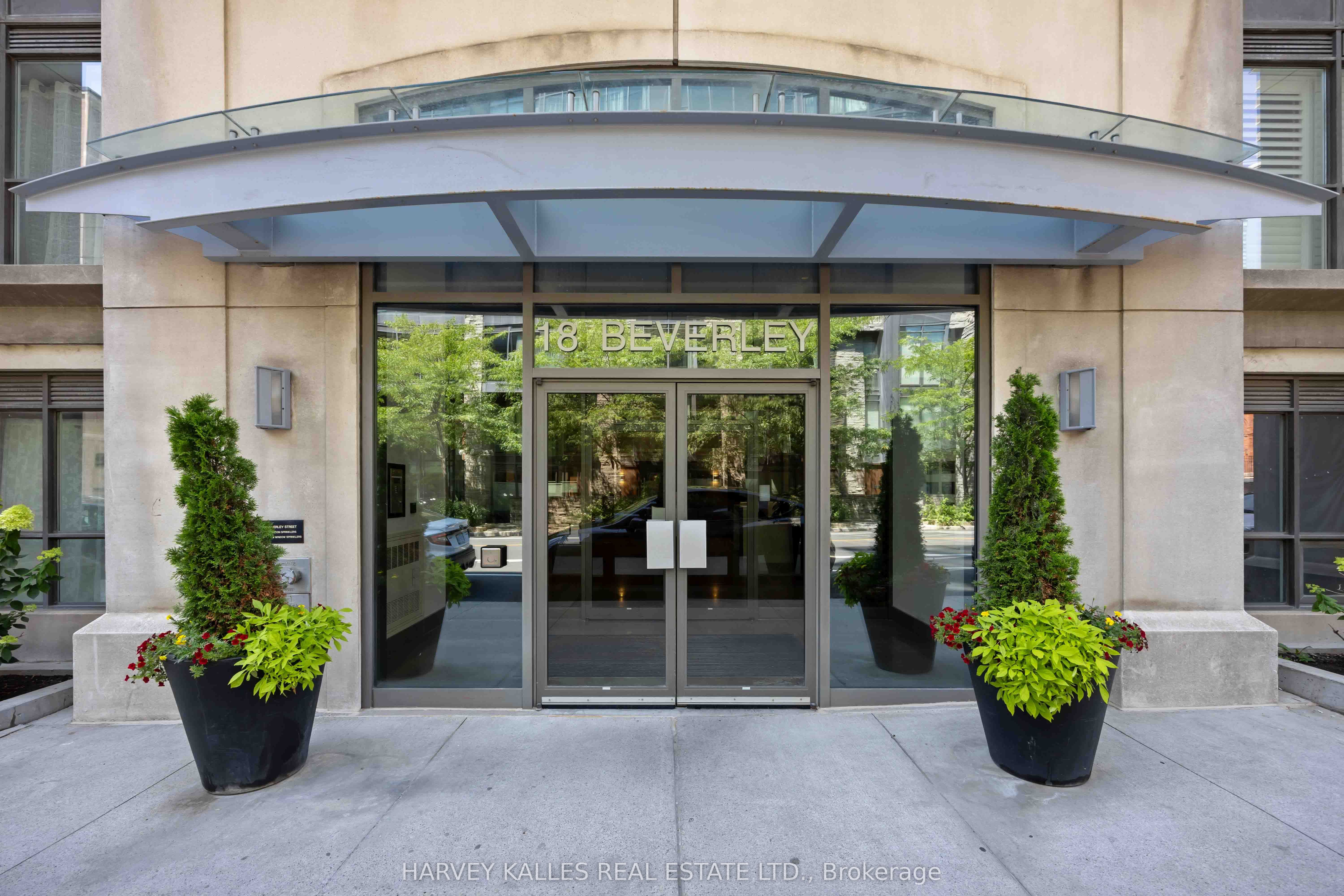 18 Beverley Street 416, Toronto, ON M5T 3L2 photo 3