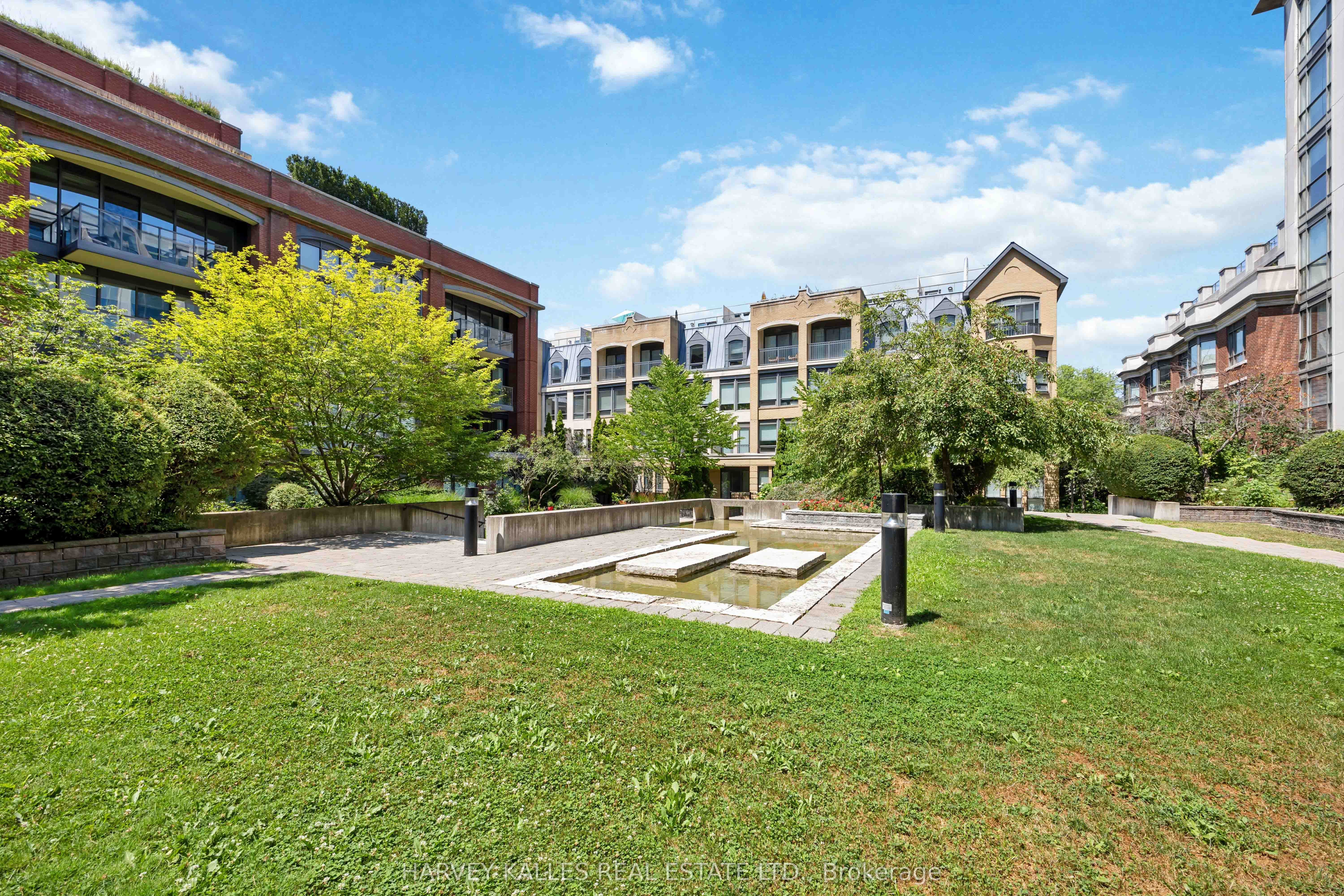 18 Beverley Street 416, Toronto, ON M5T 3L2 photo 4