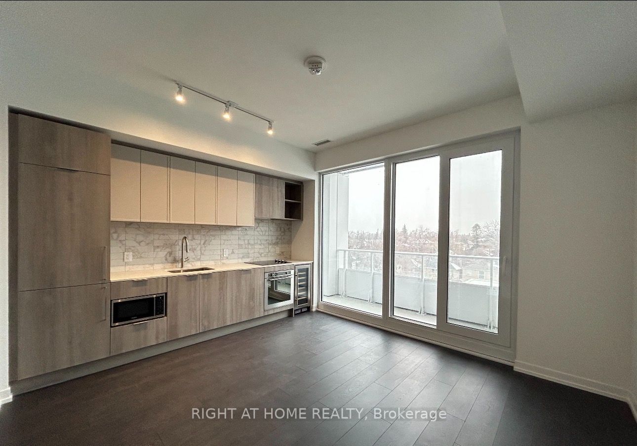 2020 Bathurst Street 812, Toronto, ON M5P 0A6