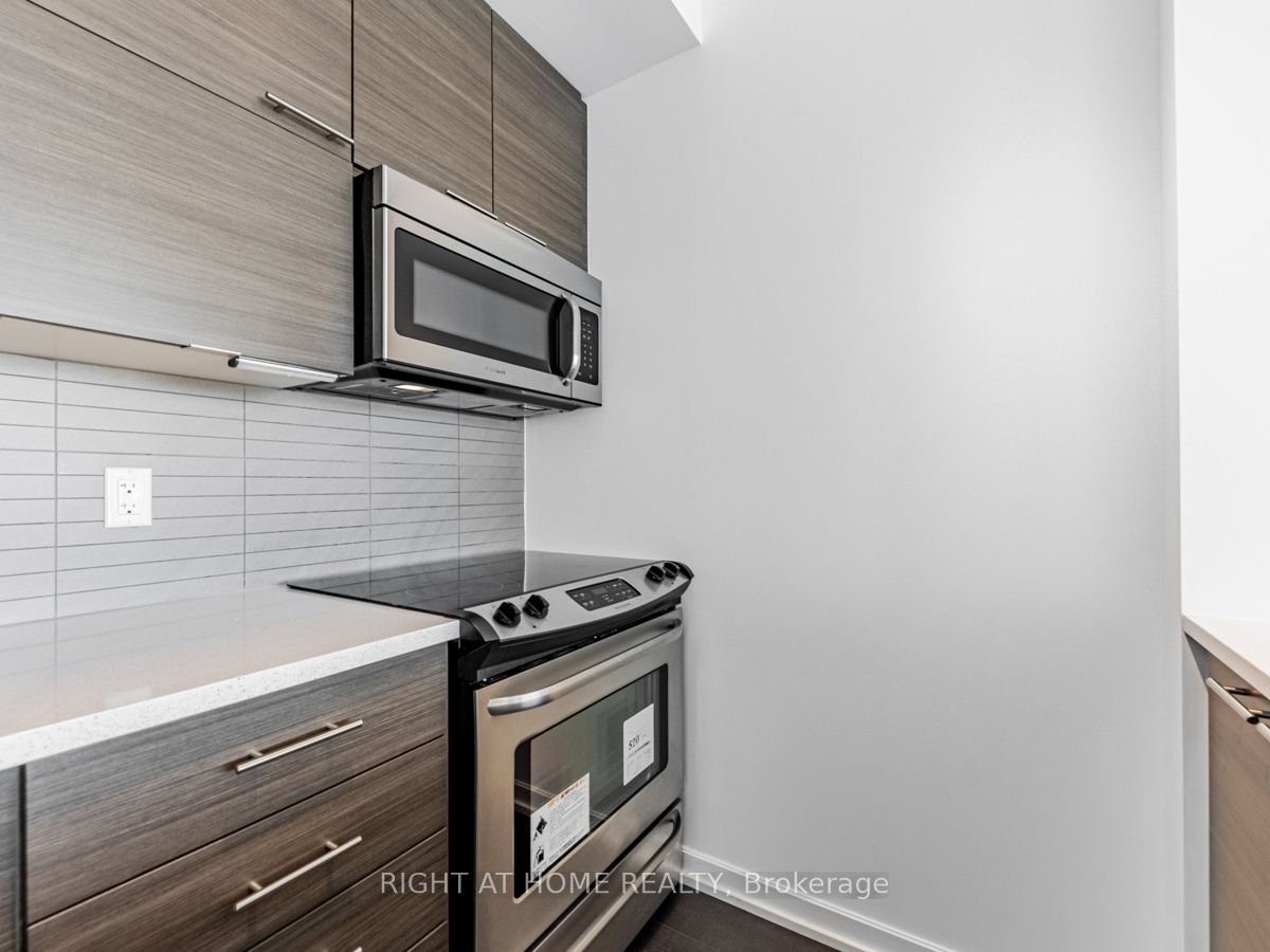 66 Forest Manor Road 1302, Toronto, ON M2J 0B7 photo 4