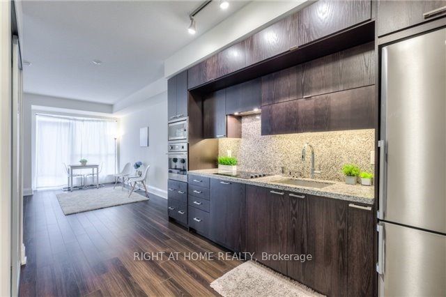 120 Harrison Garden Boulevard 716, Toronto, ON M2N 0C2 photo 3