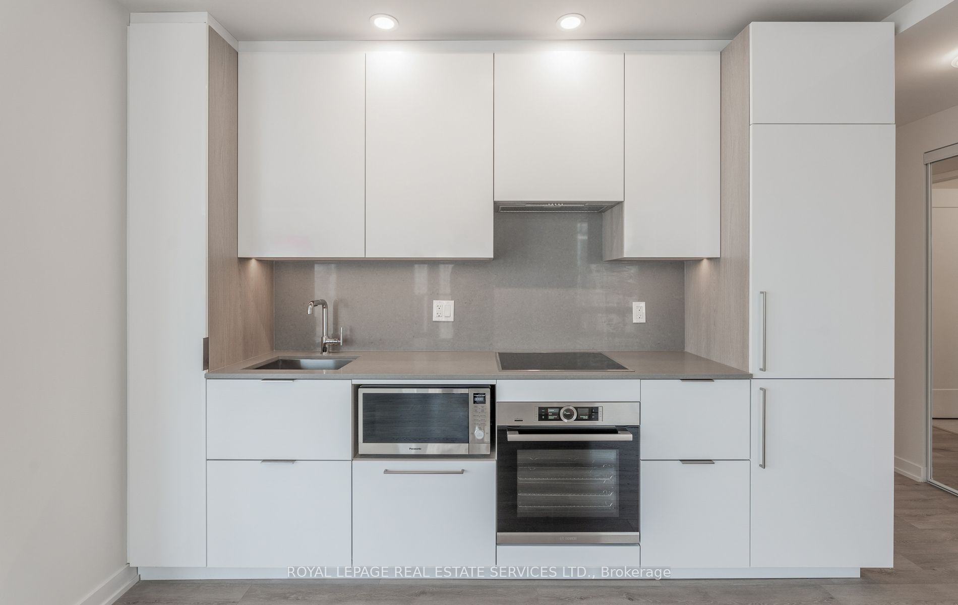 28 Freeland Street 1307, Toronto, ON M5E 0E3 photo 3