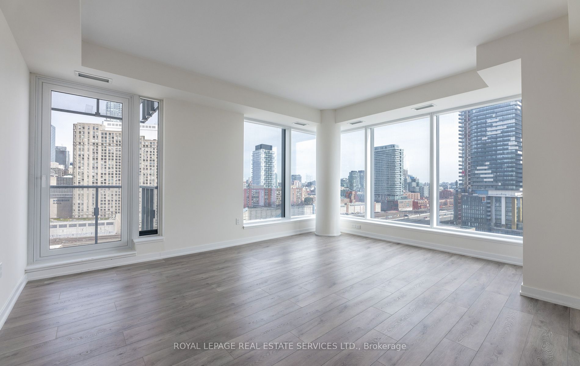 28 Freeland Street 1307, Toronto, ON M5E 0E3 photo 5