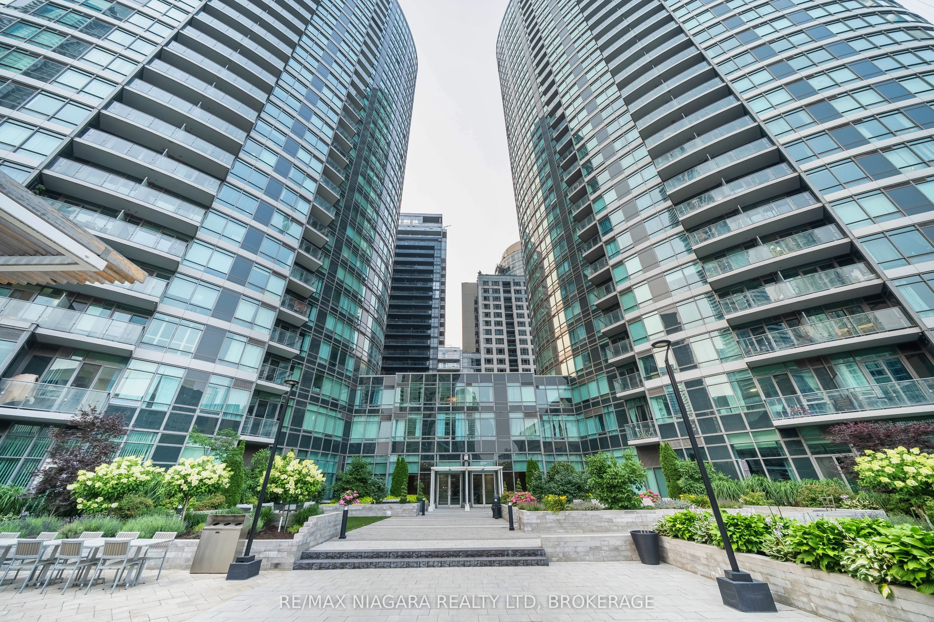 361 Front Street W 3603, Toronto, ON M5V 3R5 photo 2