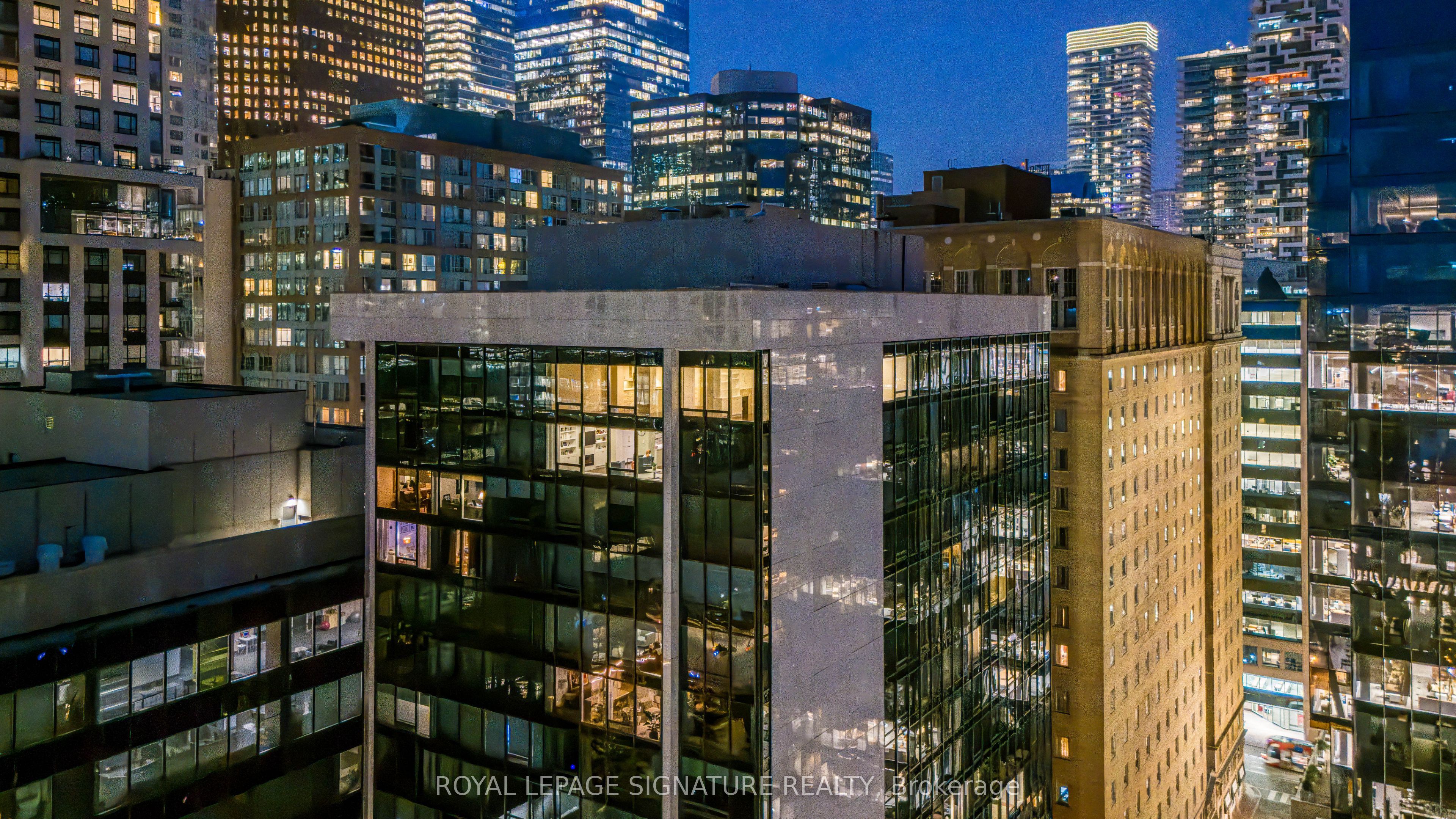 30 Wellington Street E 2202, Toronto, ON M5E 1S3 photo 2