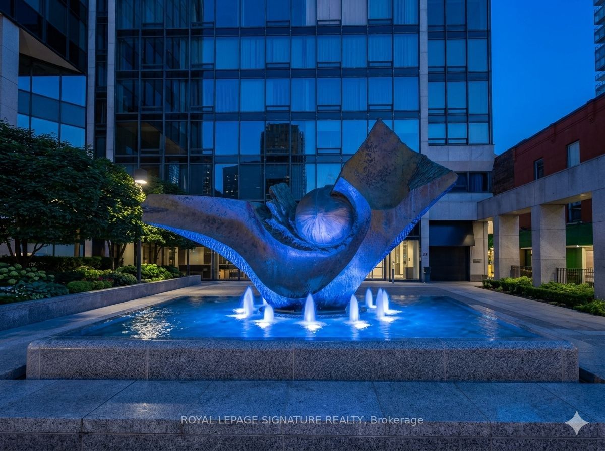 30 Wellington Street E 2202, Toronto, ON M5E 1S3 photo 3