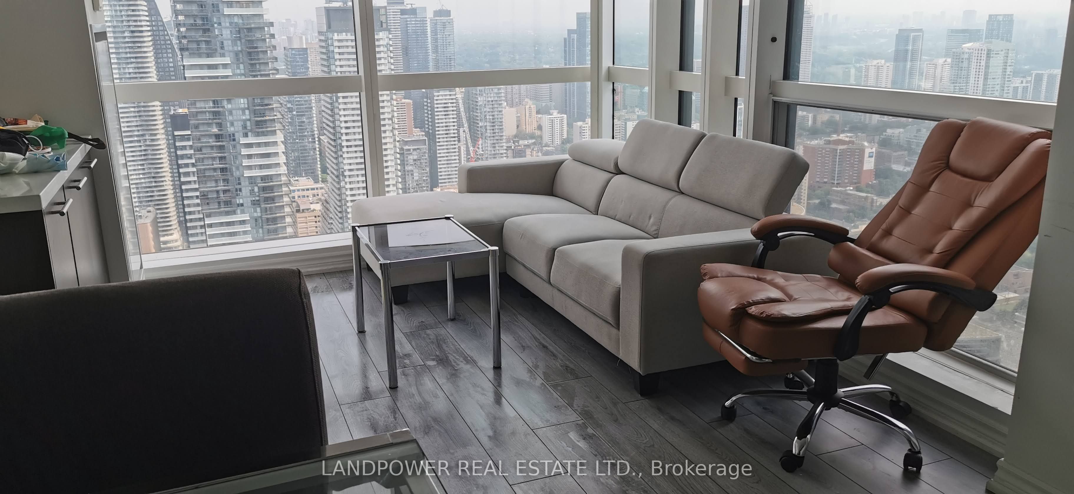 386 Yonge Street 5501, Toronto, ON M5B 0A5 photo 4