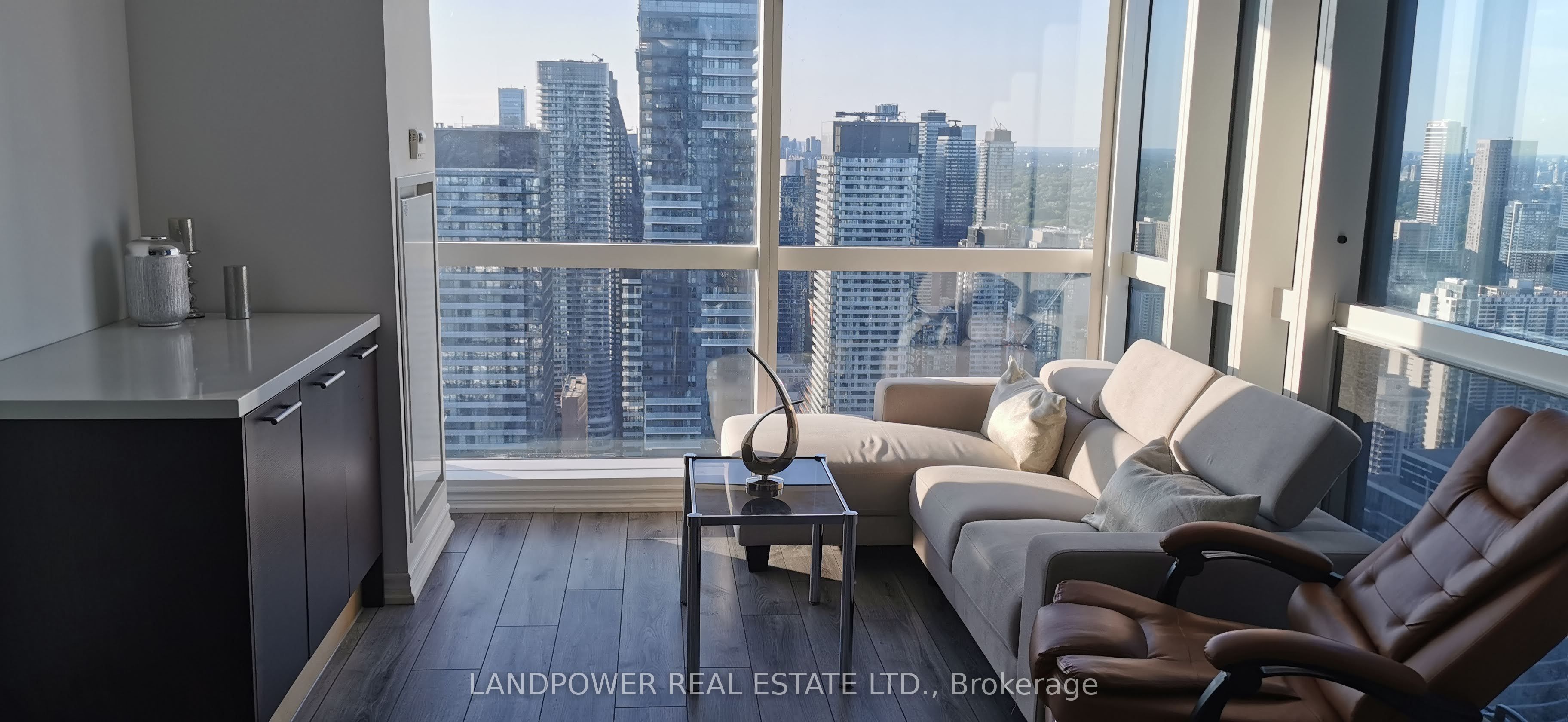 386 Yonge Street 5501, Toronto, ON M5B 0A5 photo 5