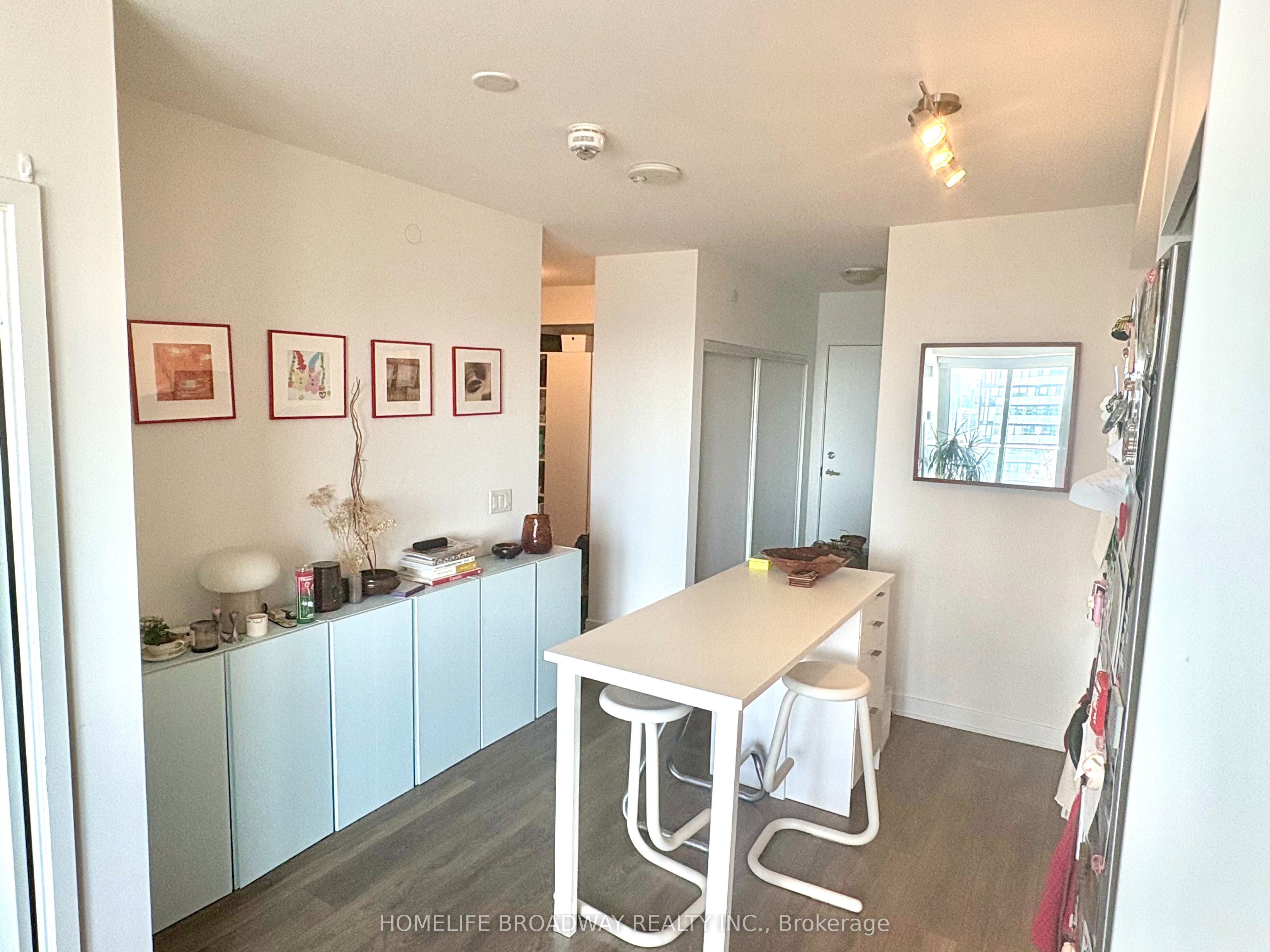 195 Redpath Avenue 2408, Toronto, ON M4P 0E4 photo 4