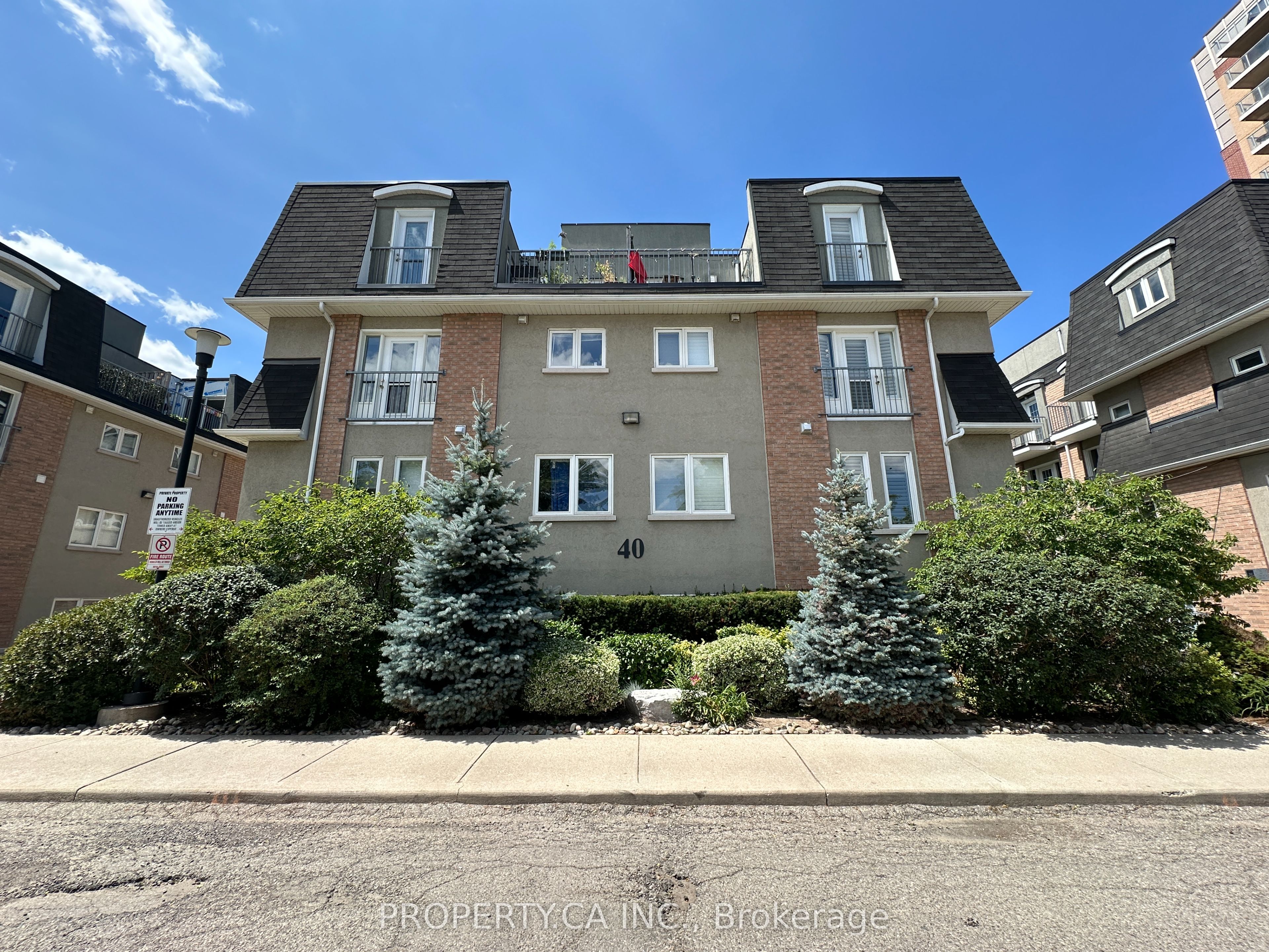 40 Merchant Lane 116, Toronto, ON M6P 4J7