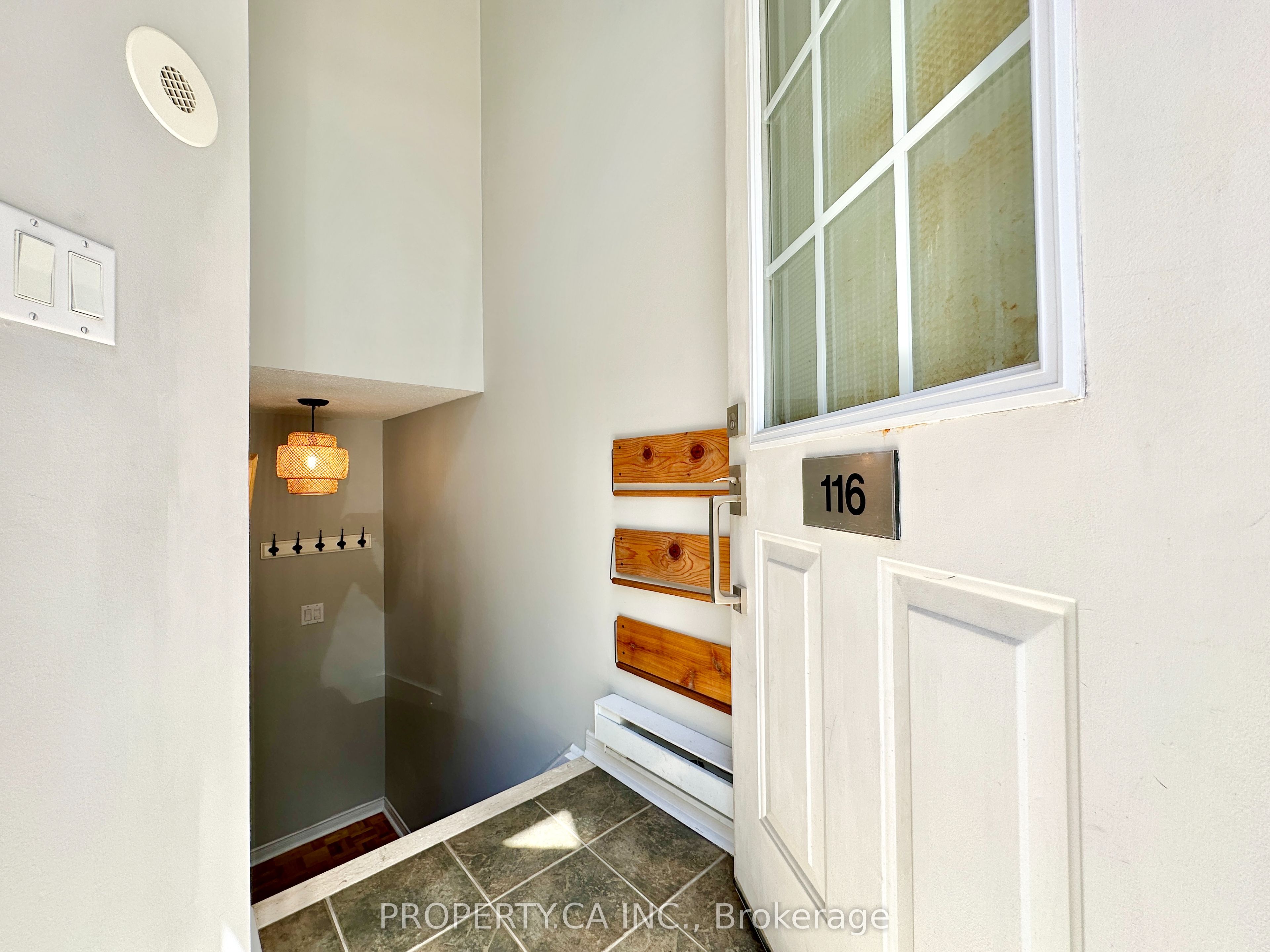 40 Merchant Lane 116, Toronto, ON M6P 4J7 photo 3