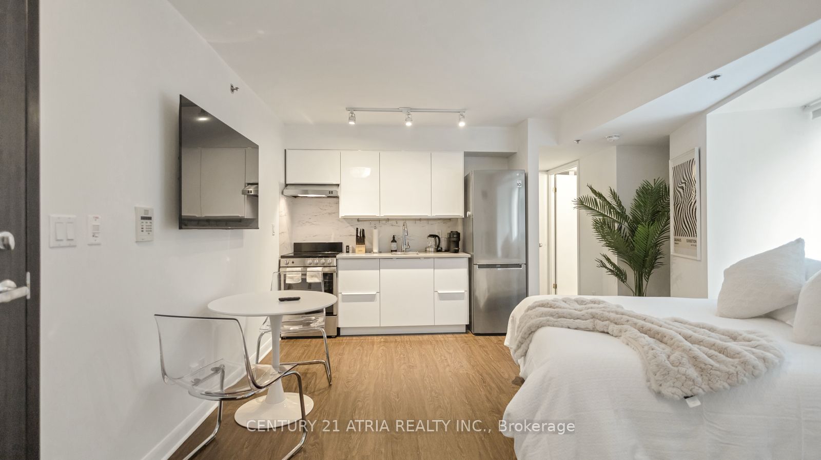 210 Victoria Street 807, Toronto, ON M5B 2R3