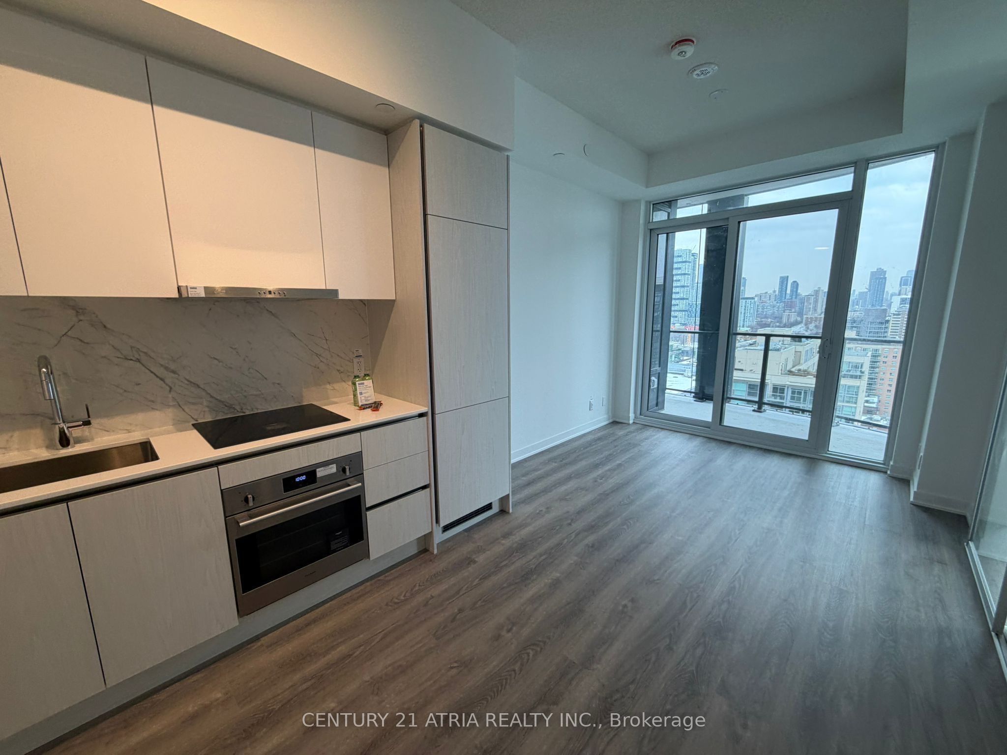 180 Front Street E 2303, Toronto, ON M5A 0A9