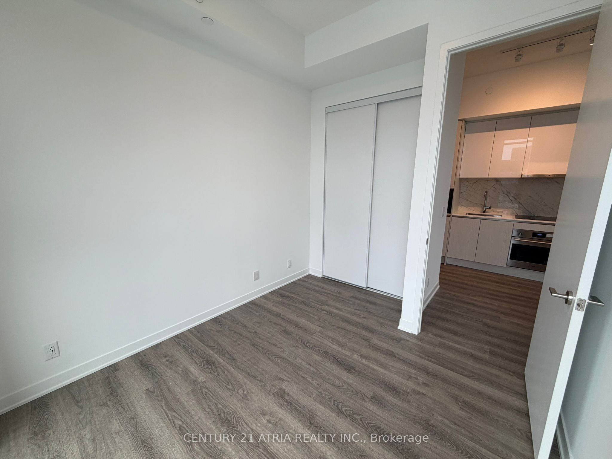 180 Front Street E 2303, Toronto, ON M5A 0A9 photo 3