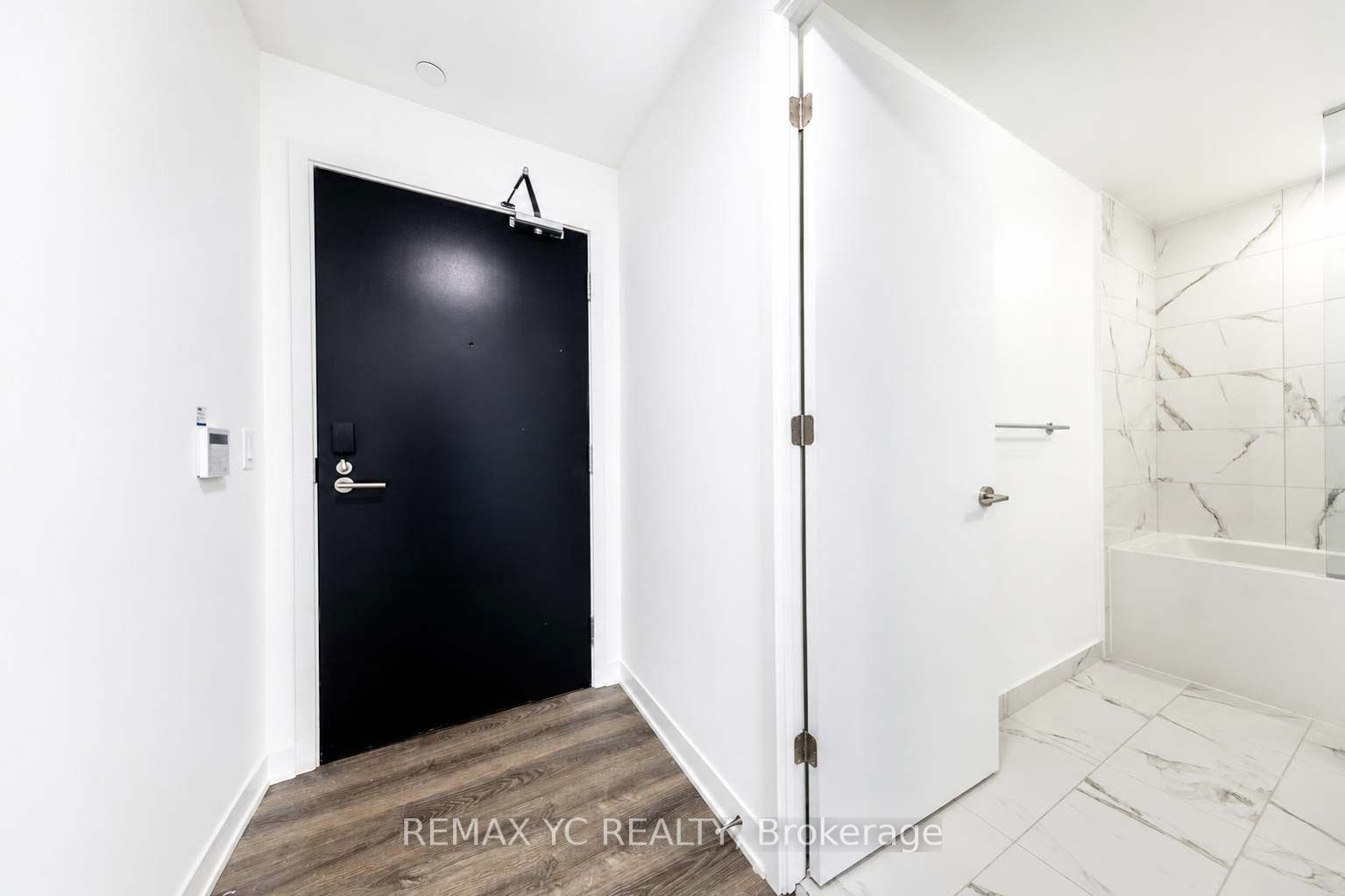 180 Front Street E 3303, Toronto, ON M5A 0A9 photo 3