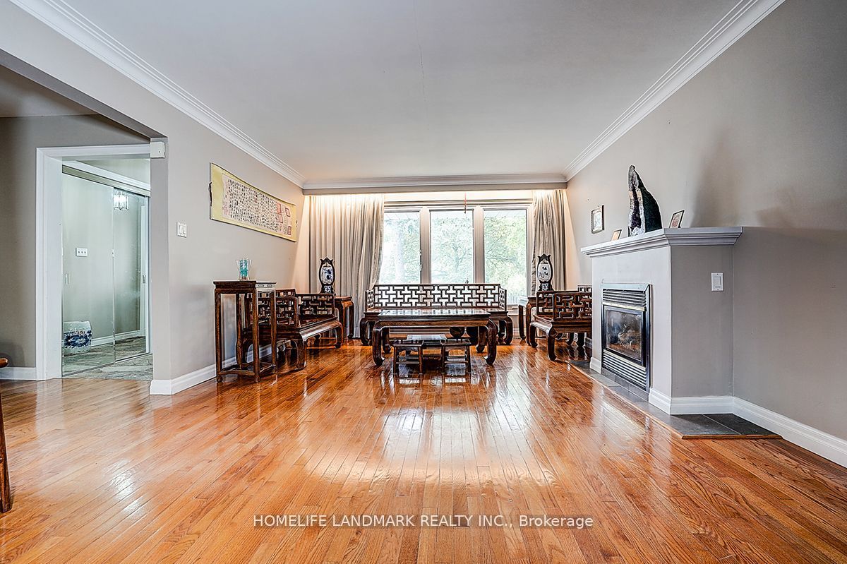 19 Stubbs Drive, Toronto, ON M2L 2R2 photo 4