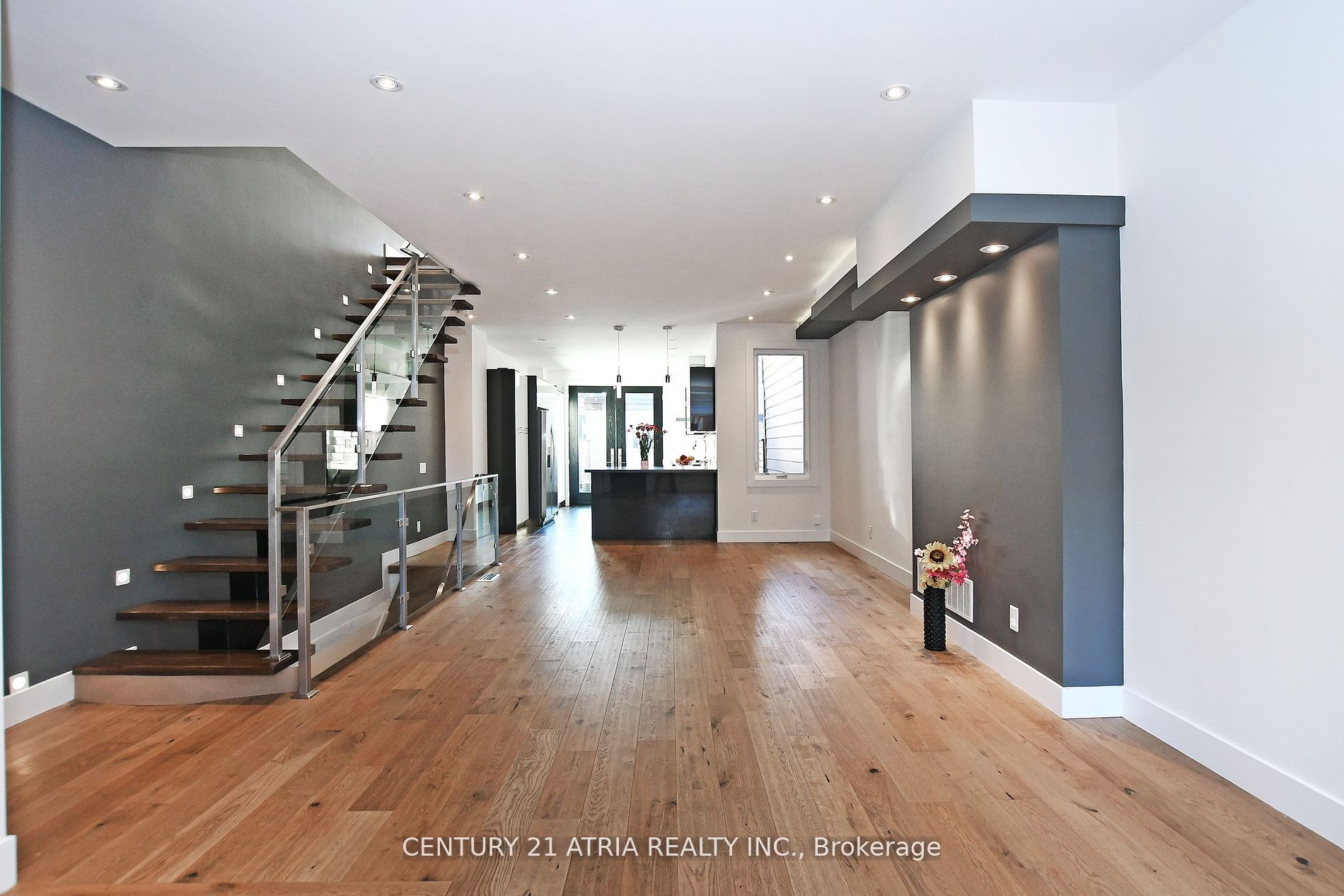 10 Palmerston Avenue, Toronto, ON M6J 2H7 photo 5