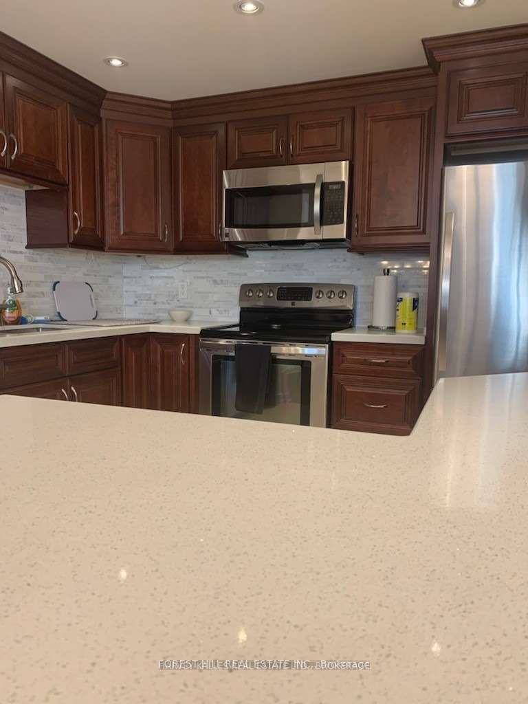 500 Glencairn Avenue 303, Toronto, ON M6B 1Z1 photo 3
