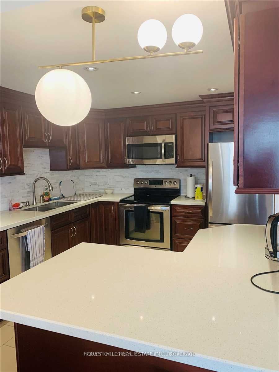 500 Glencairn Avenue 303, Toronto, ON M6B 1Z1 photo 2