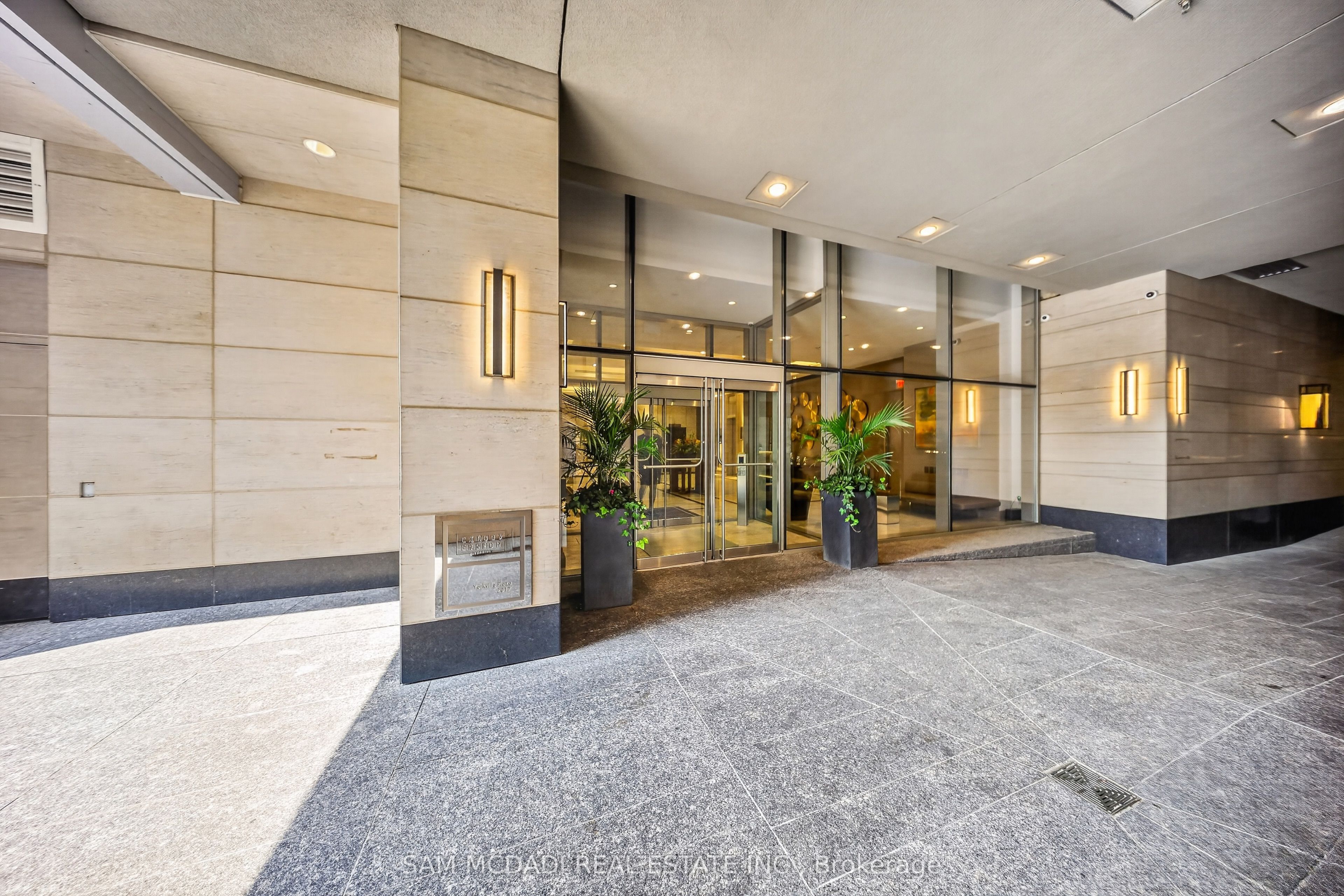 155 Yorkville Avenue 704, Toronto, ON M5R 0B4 photo 2
