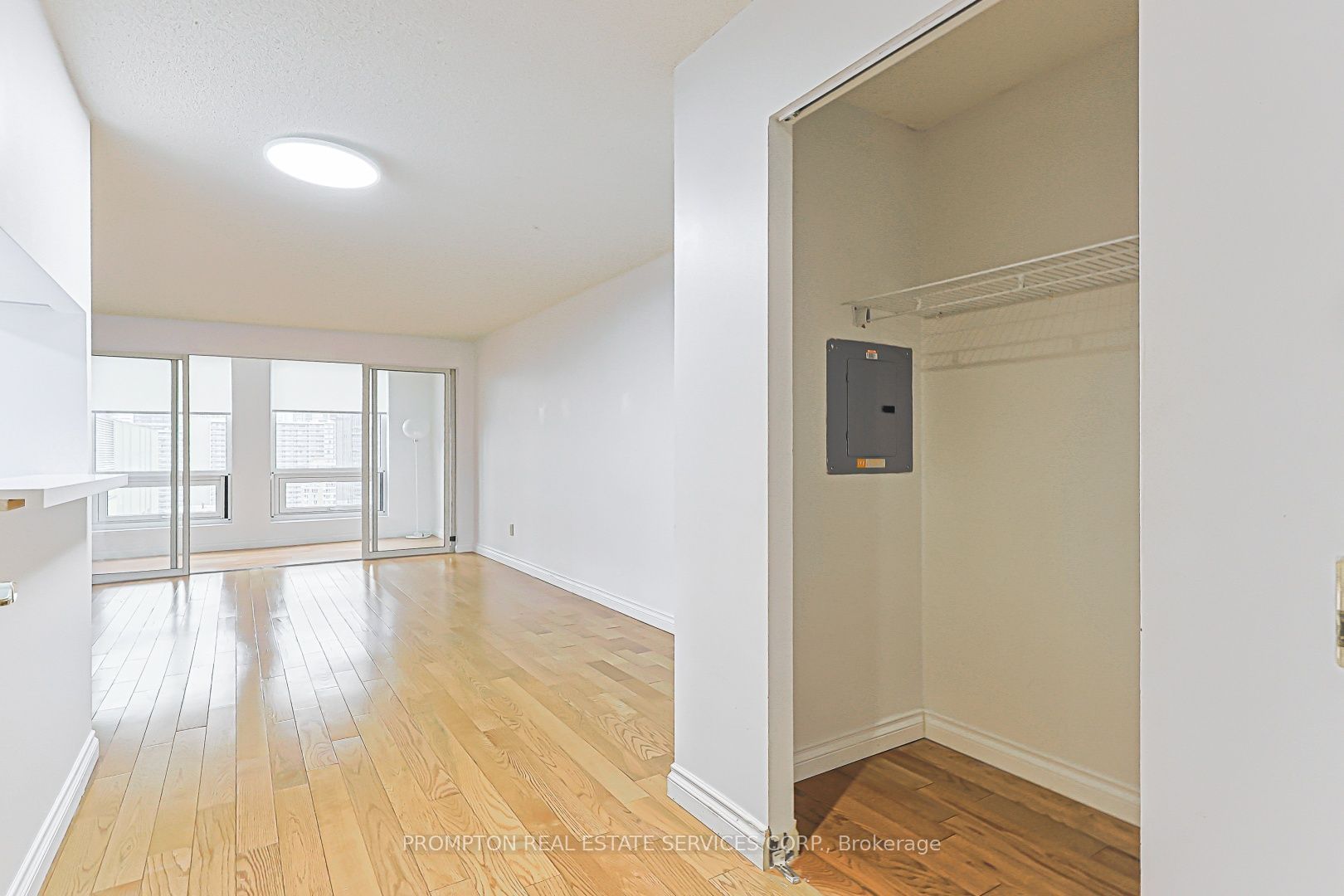 25 Grenville Street 1705, Toronto, ON M4Y 2X5 photo 5