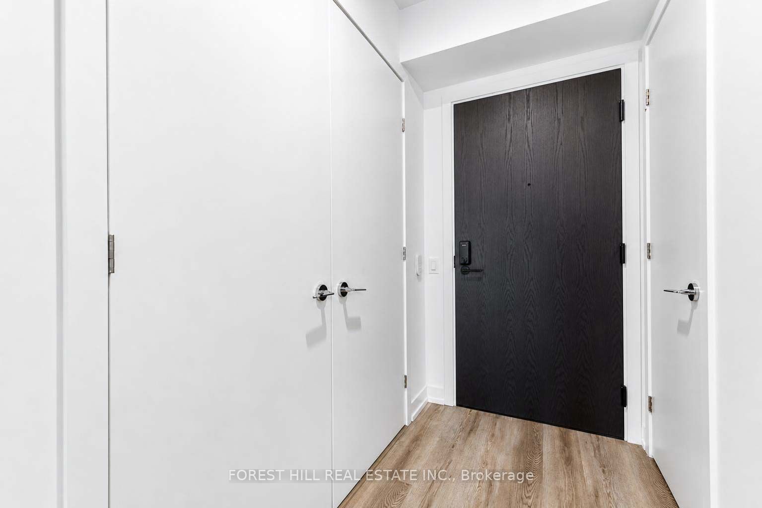 771 Yonge Street W 601, Toronto, ON M4W 2G4 photo 2
