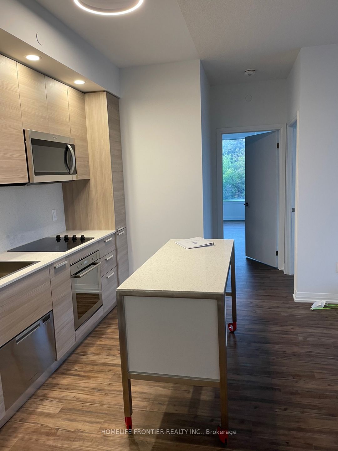 75 Canterbury Place 516, Toronto, ON M2N 2N1 photo 3
