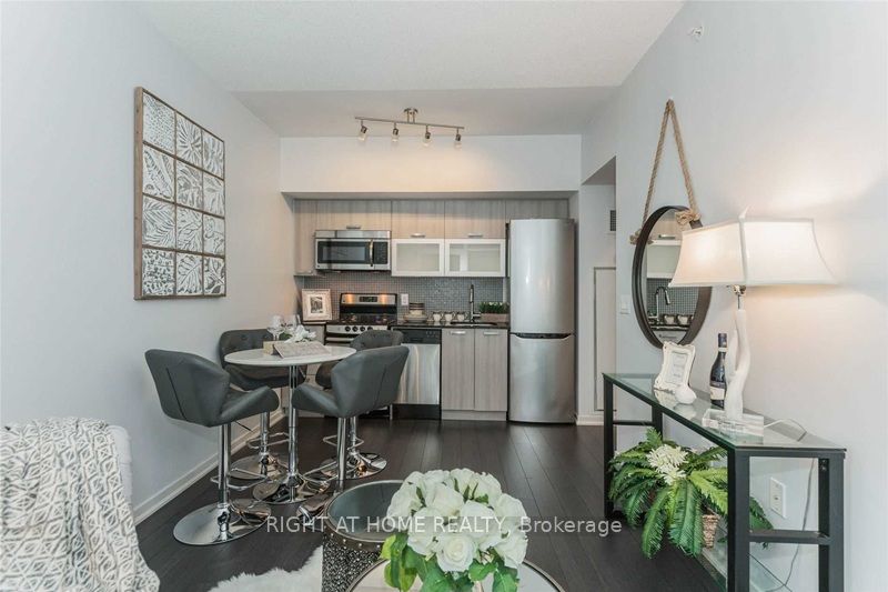 36 Lisgar Street 812W, Toronto, ON M6J 0C7 photo 3
