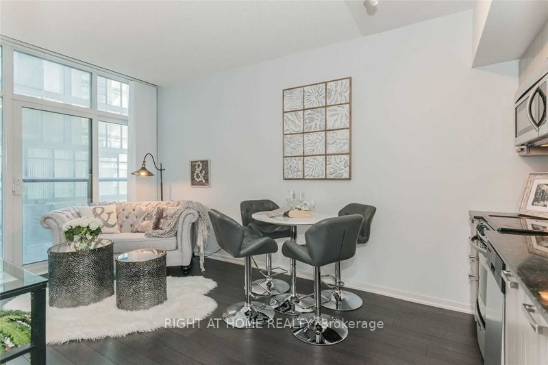 36 Lisgar Street 812W, Toronto, ON M6J 0C7 photo 5
